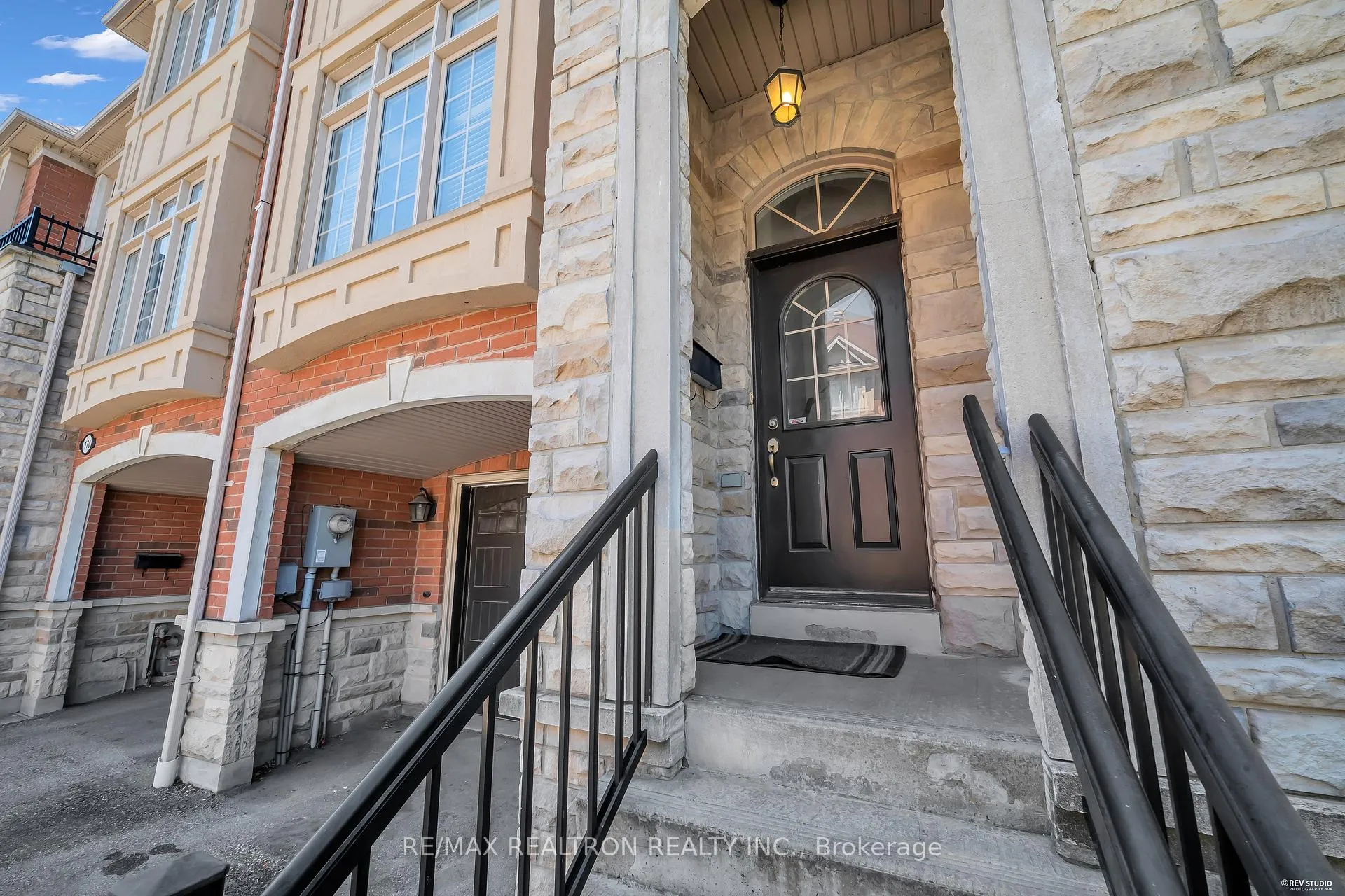 Photo 2 of 172 Vittorio De Luca Drive, Vaughan, East Woodbridge — HOMEH