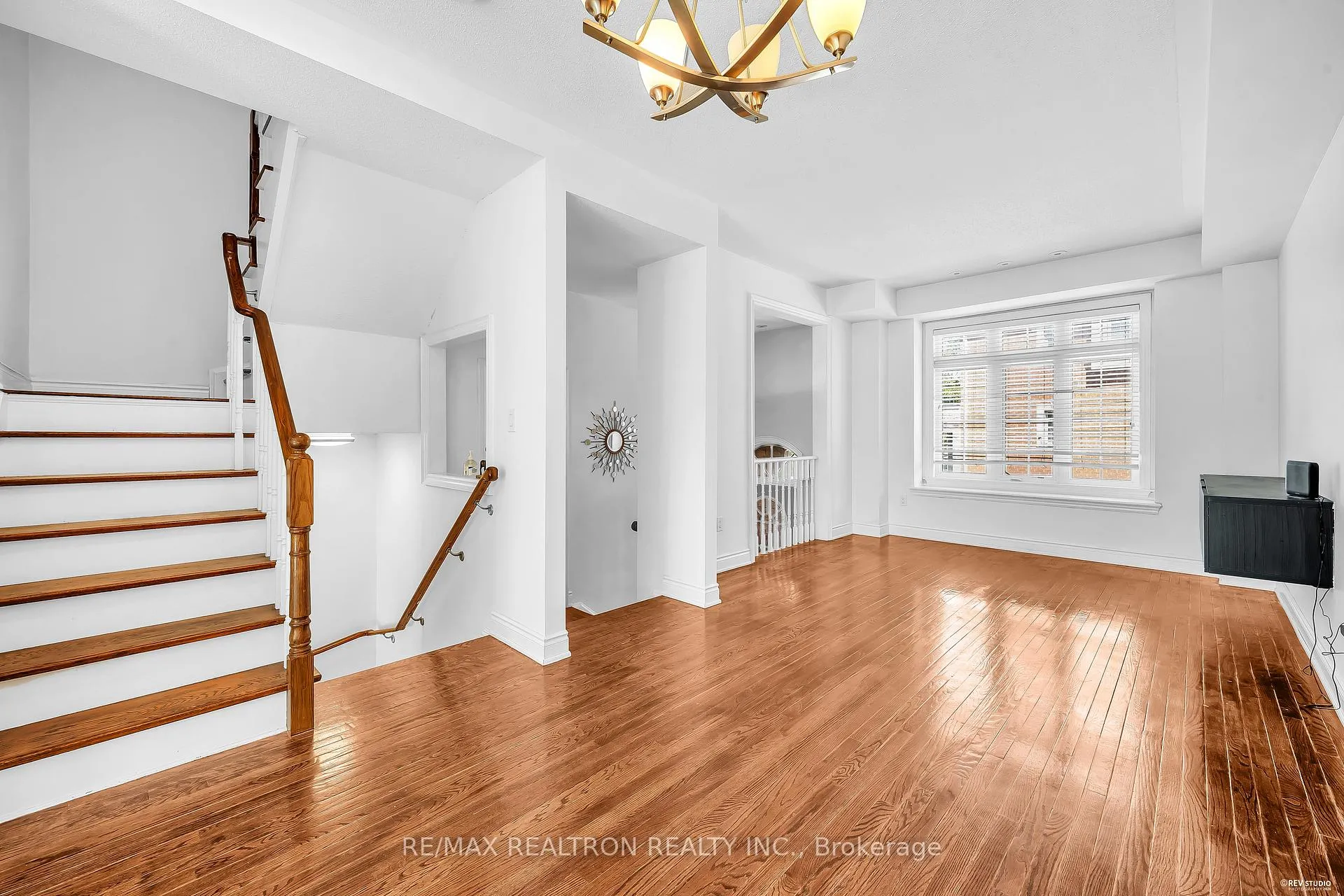 Photo 5 of 172 Vittorio De Luca Drive, Vaughan, East Woodbridge — HOMEH
