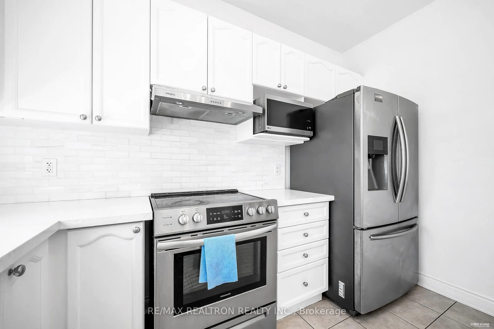Photo 25 of 172 Vittorio De Luca Drive, Vaughan, East Woodbridge — HOMEH