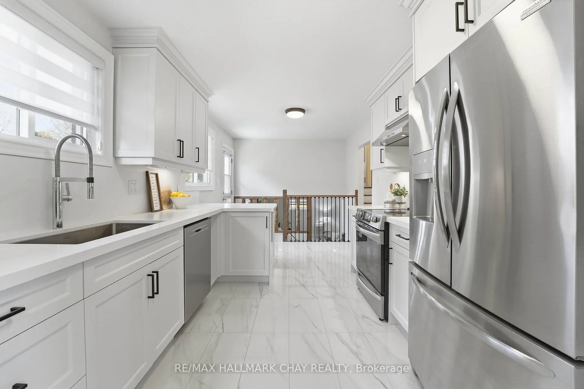 Photo 5 of 17 Hunter Court, New Tecumseth, Alliston — HOMEH