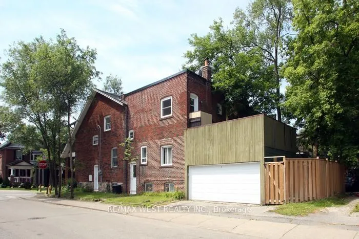 Photo 3 of Unit Upper Level, 420 Annette Street, Toronto, Junction Area — HOMEH