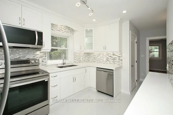 Photo 6 of Unit Upper Level, 420 Annette Street, Toronto, Junction Area — HOMEH