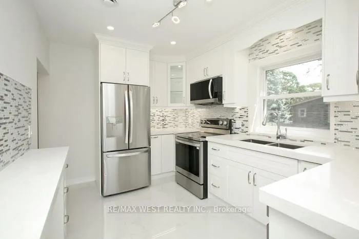 Photo 8 of Unit Upper Level, 420 Annette Street, Toronto, Junction Area — HOMEH