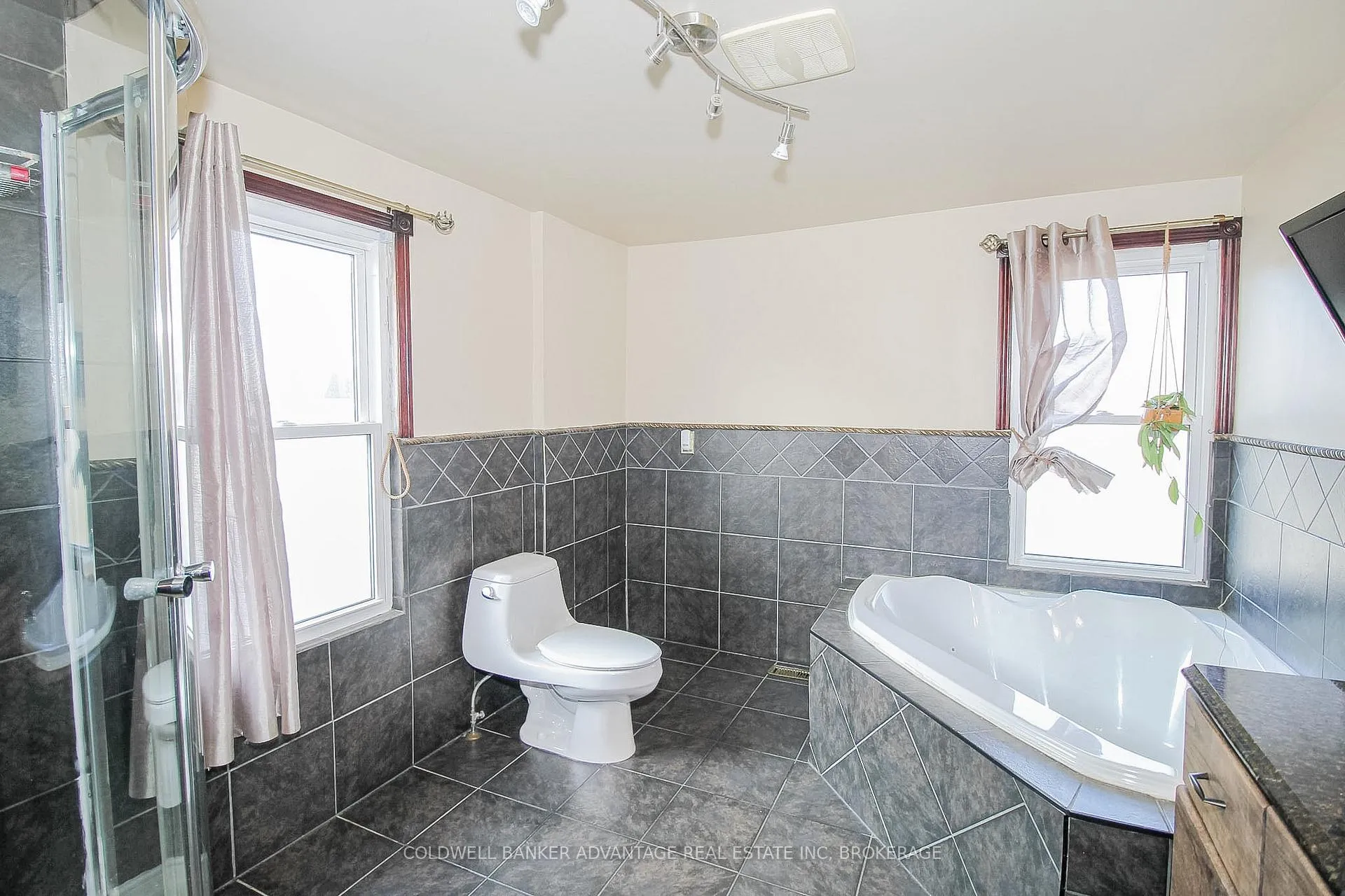 Photo 16 of 167 Garner Street, Welland, Welland Downtown — HOMEH