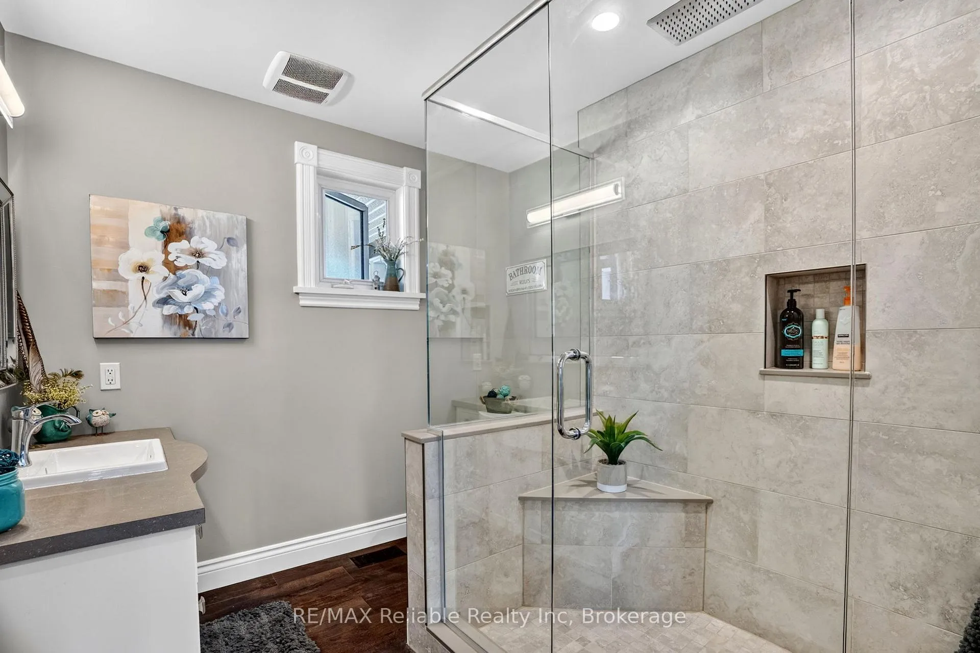 Photo 10 of 126 Frances Street E, West Perth, Mitchell — HOMEH