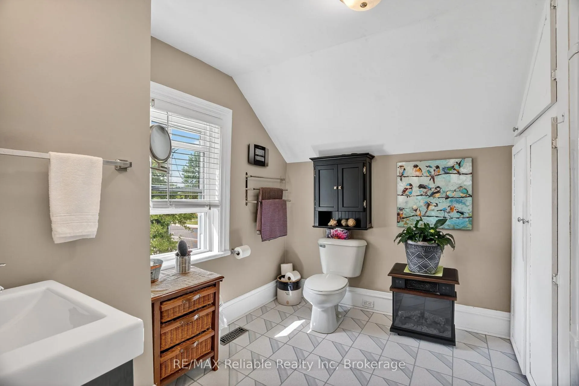Photo 25 of 126 Frances Street E, West Perth, Mitchell — HOMEH