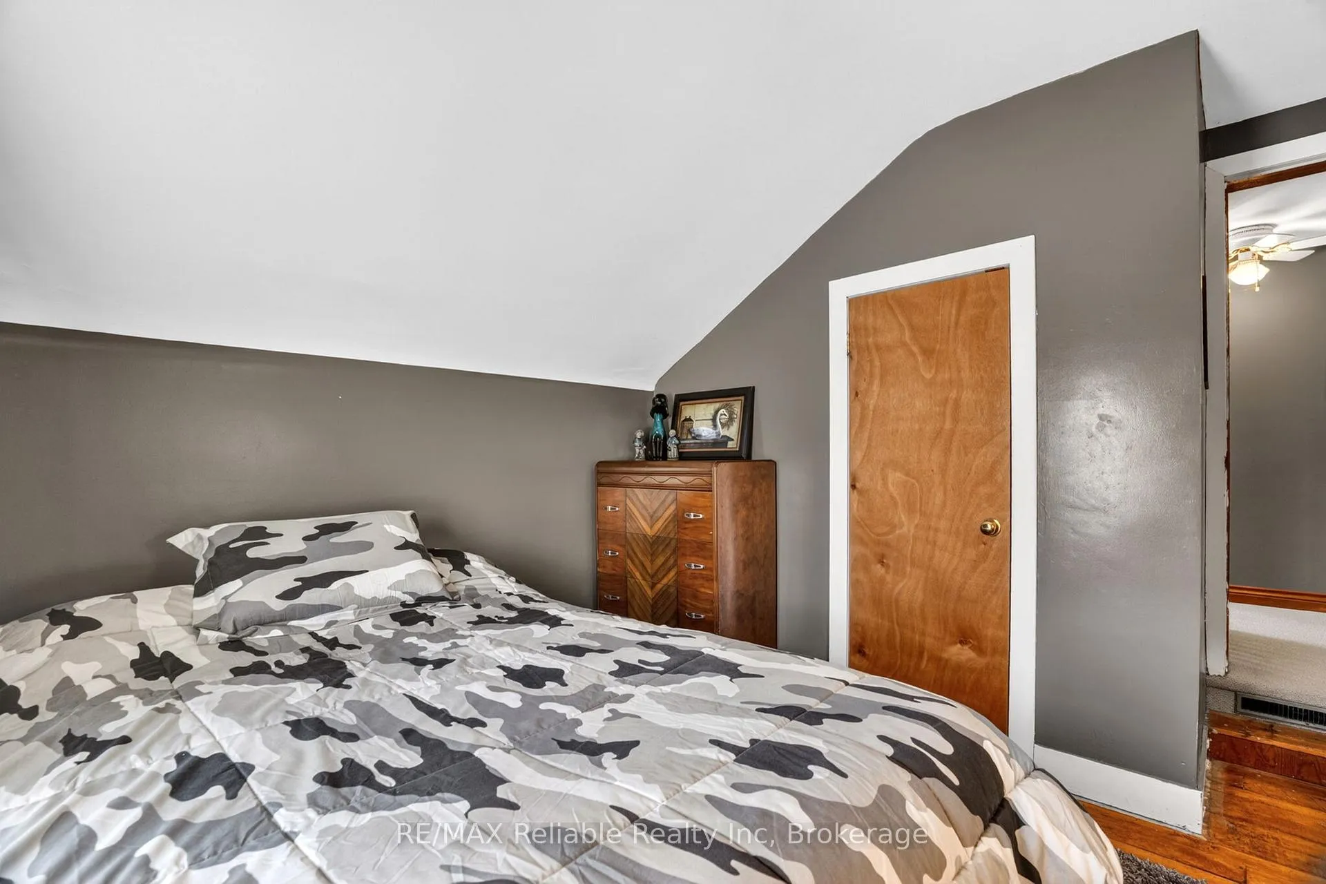 Photo 32 of 126 Frances Street E, West Perth, Mitchell — HOMEH