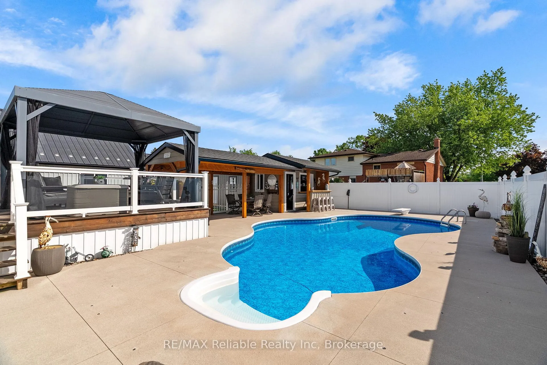 Photo 35 of 126 Frances Street E, West Perth, Mitchell — HOMEH