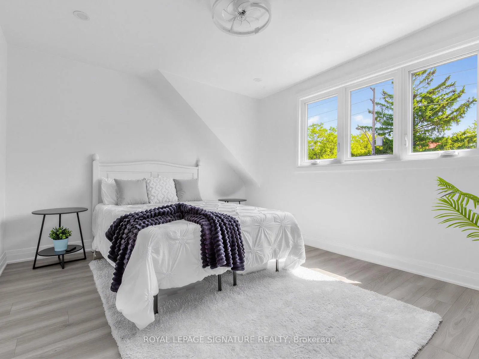 Photo 17 of 28 Durant Avenue, Toronto, Danforth Village-East York — HOMEH