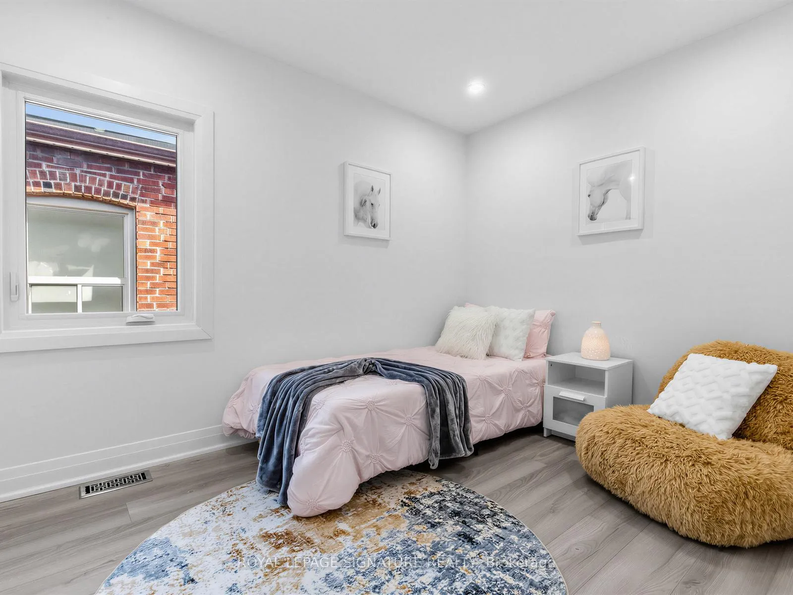 Photo 19 of 28 Durant Avenue, Toronto, Danforth Village-East York — HOMEH