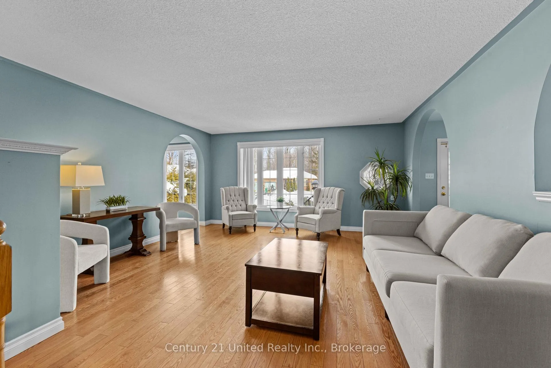Photo 3 of 640 Brealey Drive, Peterborough, Otonabee Ward 1 — HOMEH