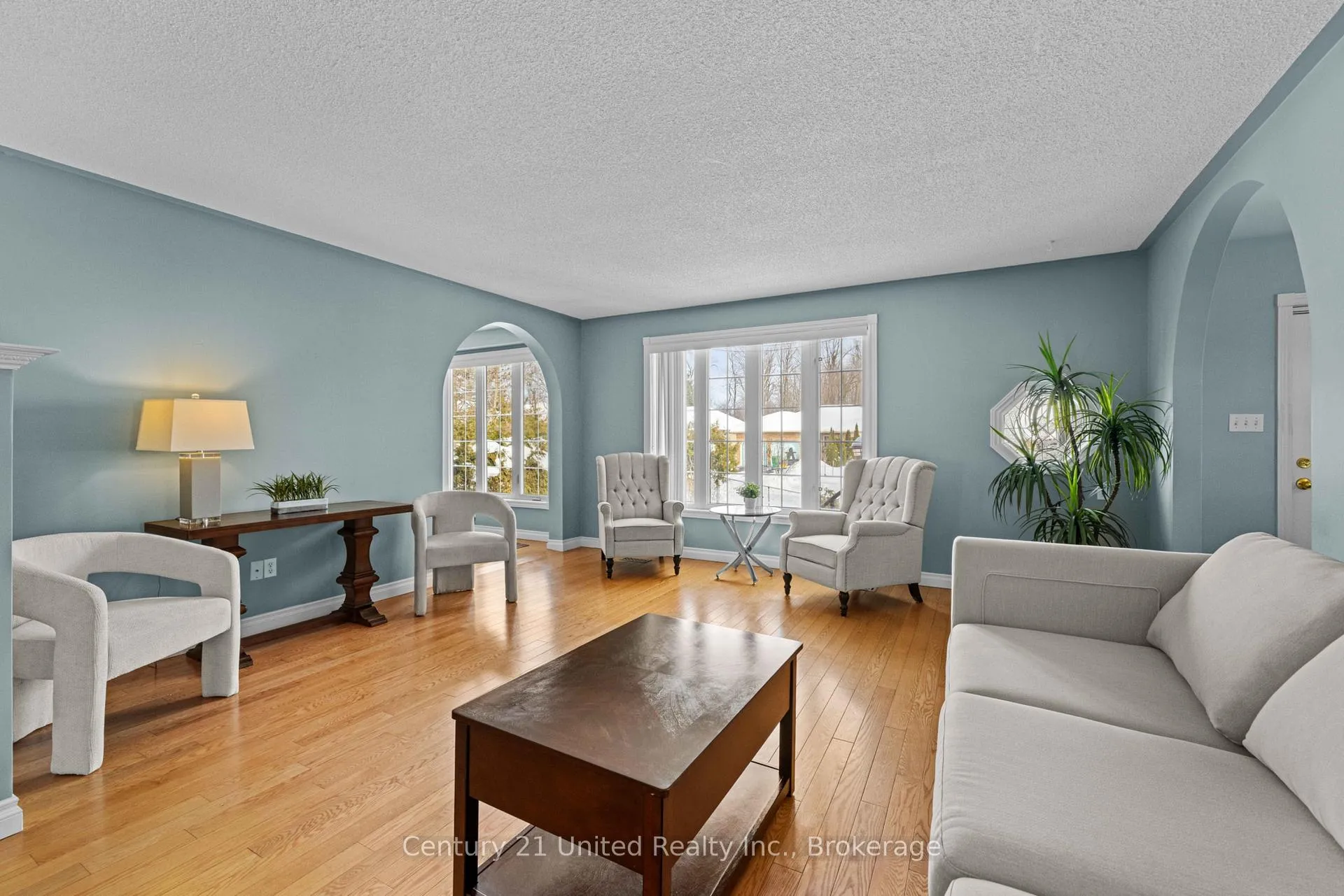Photo 4 of 640 Brealey Drive, Peterborough, Otonabee Ward 1 — HOMEH