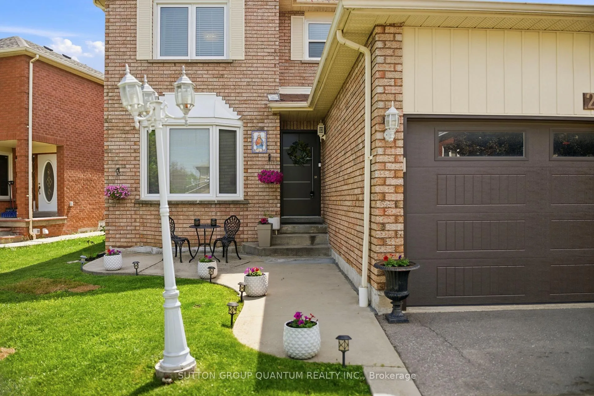 Photo 3 of 276 Lech Walesa Drive, Mississauga, Fairview — HOMEH