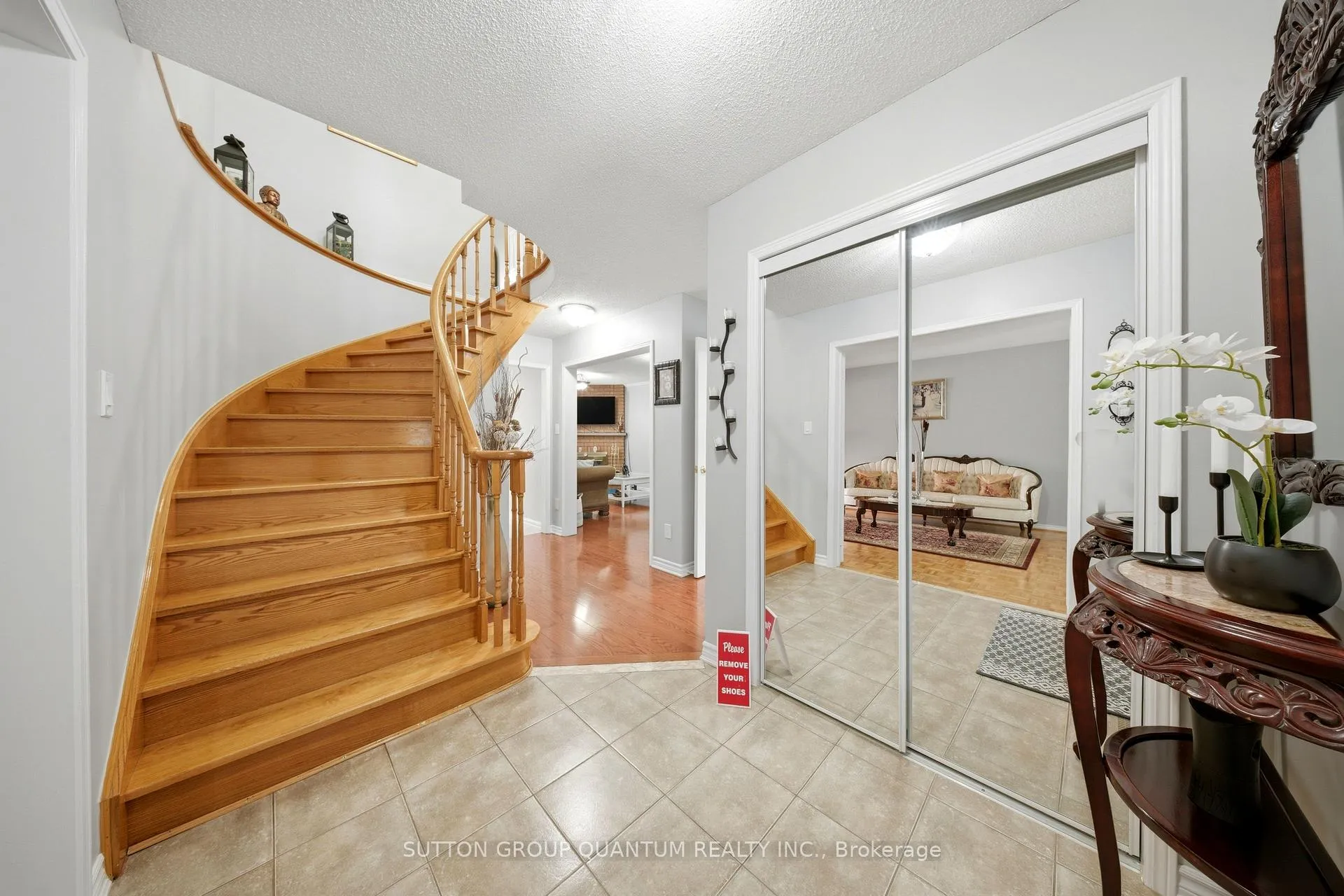 Photo 5 of 276 Lech Walesa Drive, Mississauga, Fairview — HOMEH
