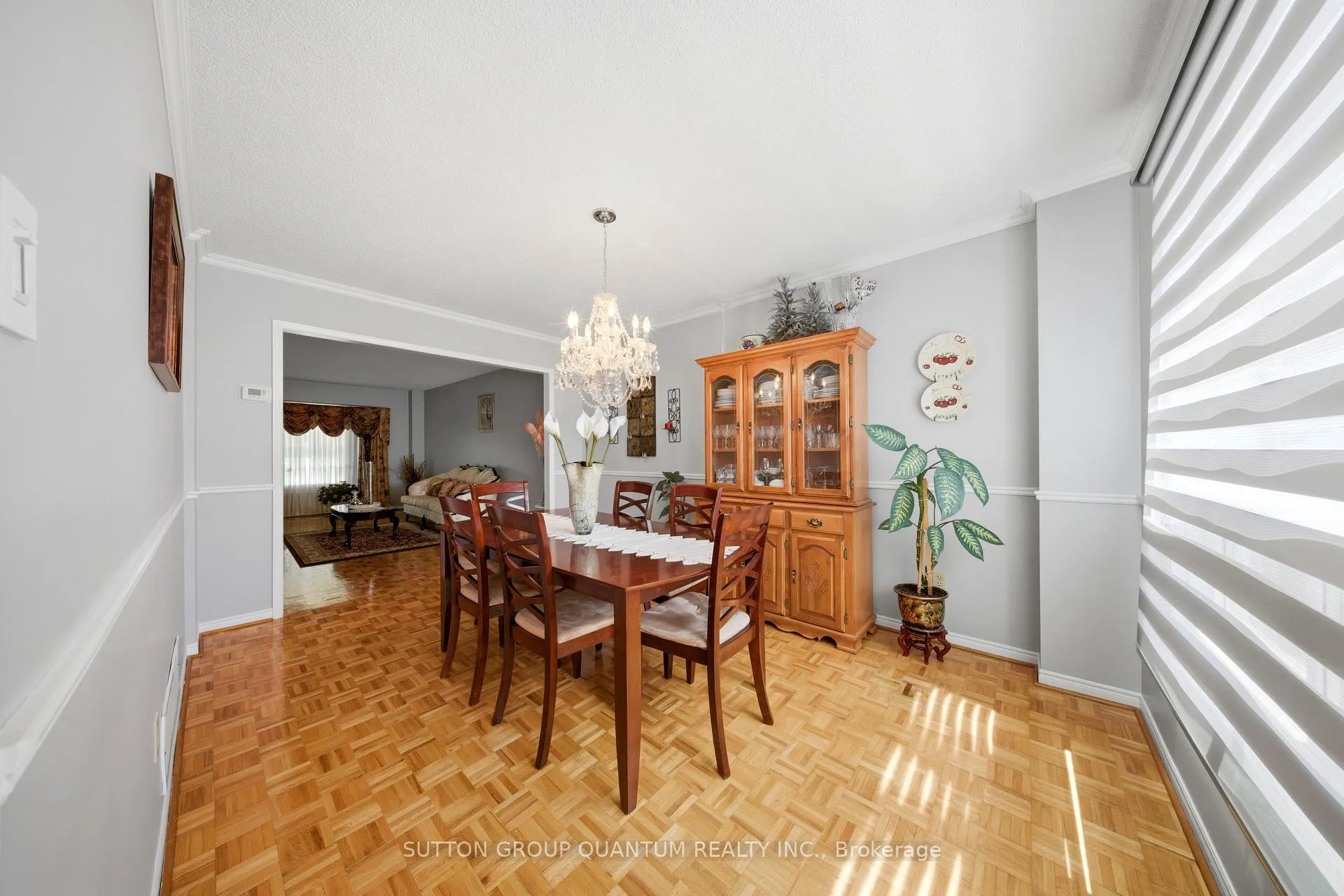 Photo 10 of 276 Lech Walesa Drive, Mississauga, Fairview — HOMEH
