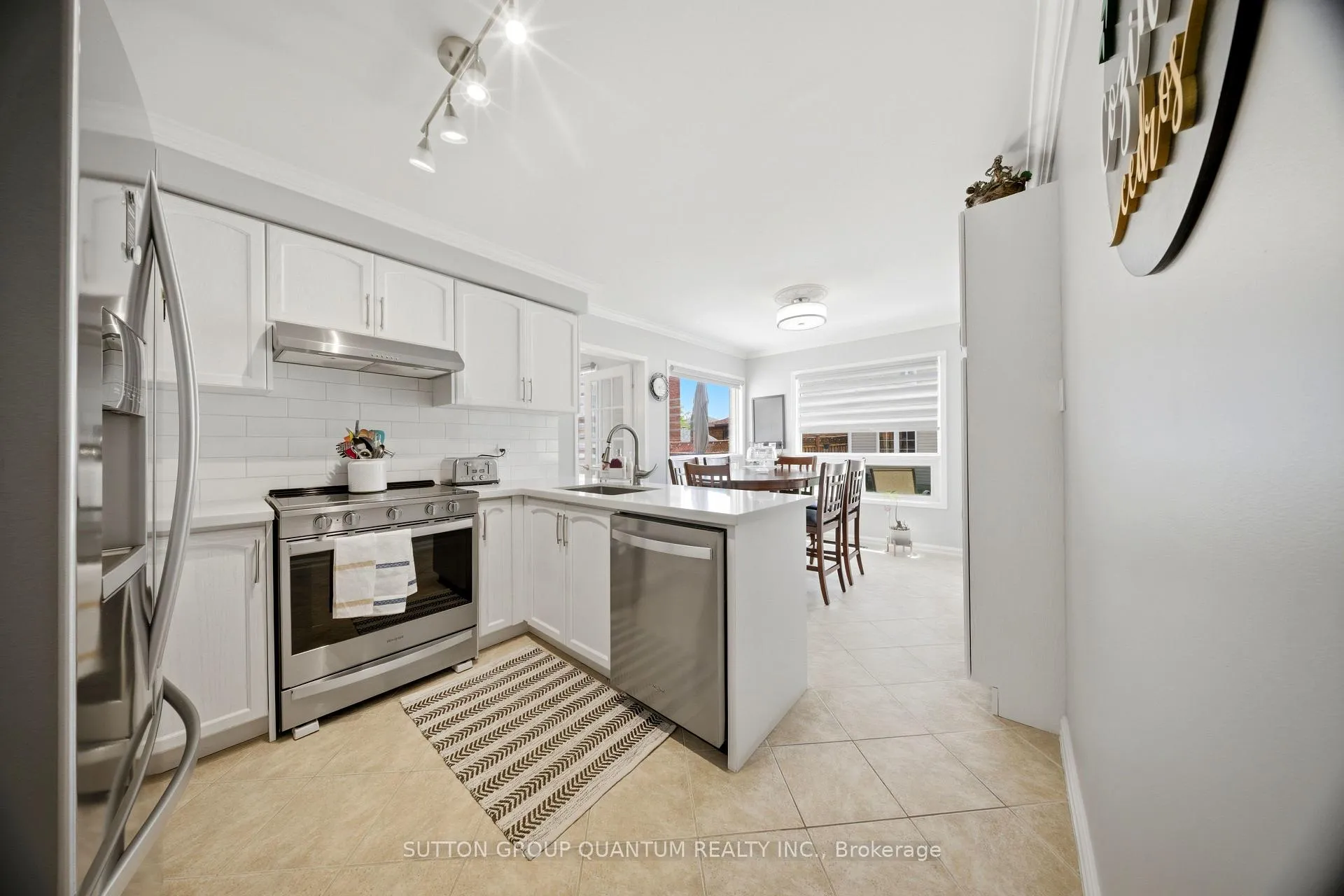 Photo 11 of 276 Lech Walesa Drive, Mississauga, Fairview — HOMEH
