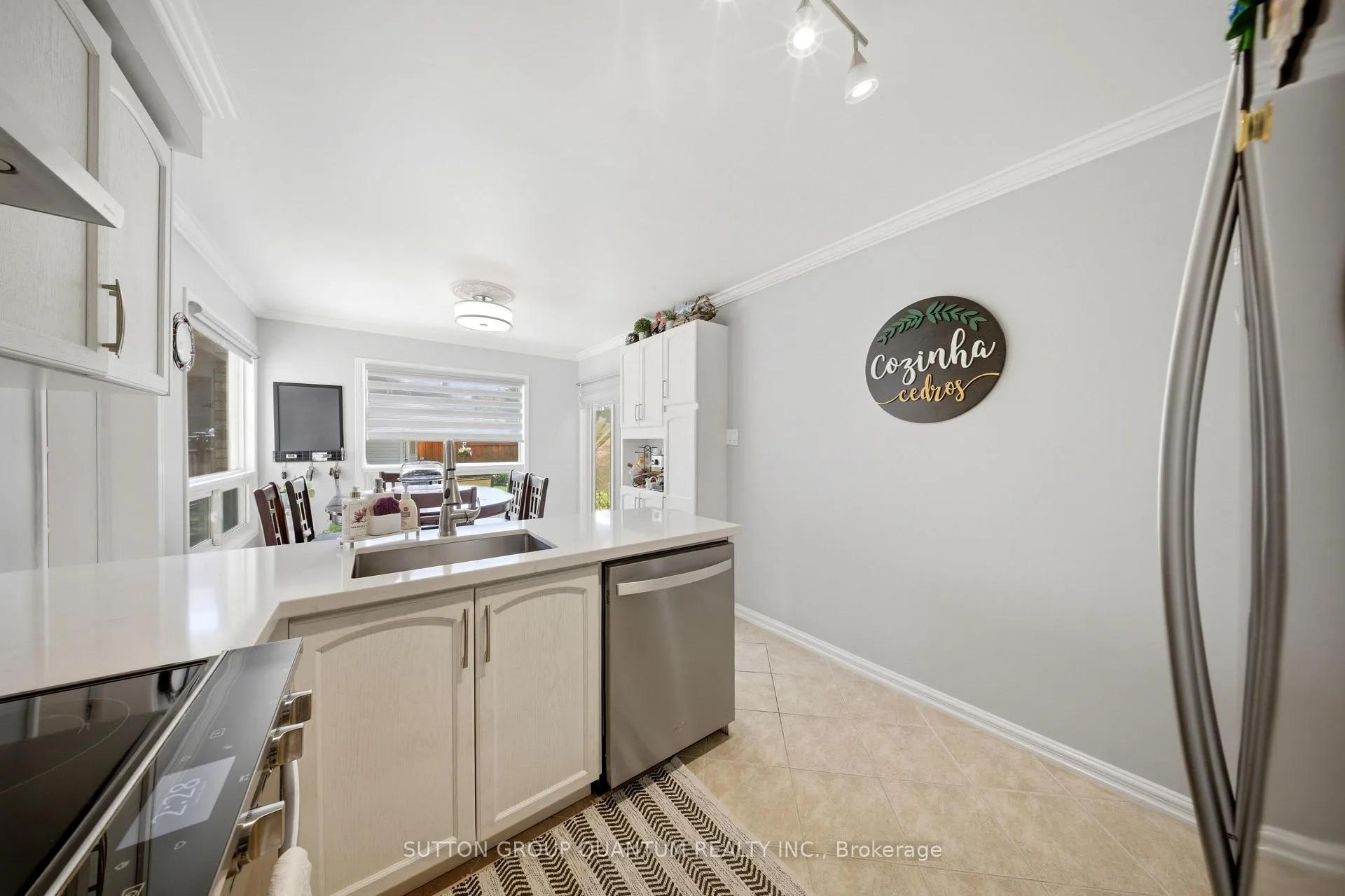 Photo 13 of 276 Lech Walesa Drive, Mississauga, Fairview — HOMEH