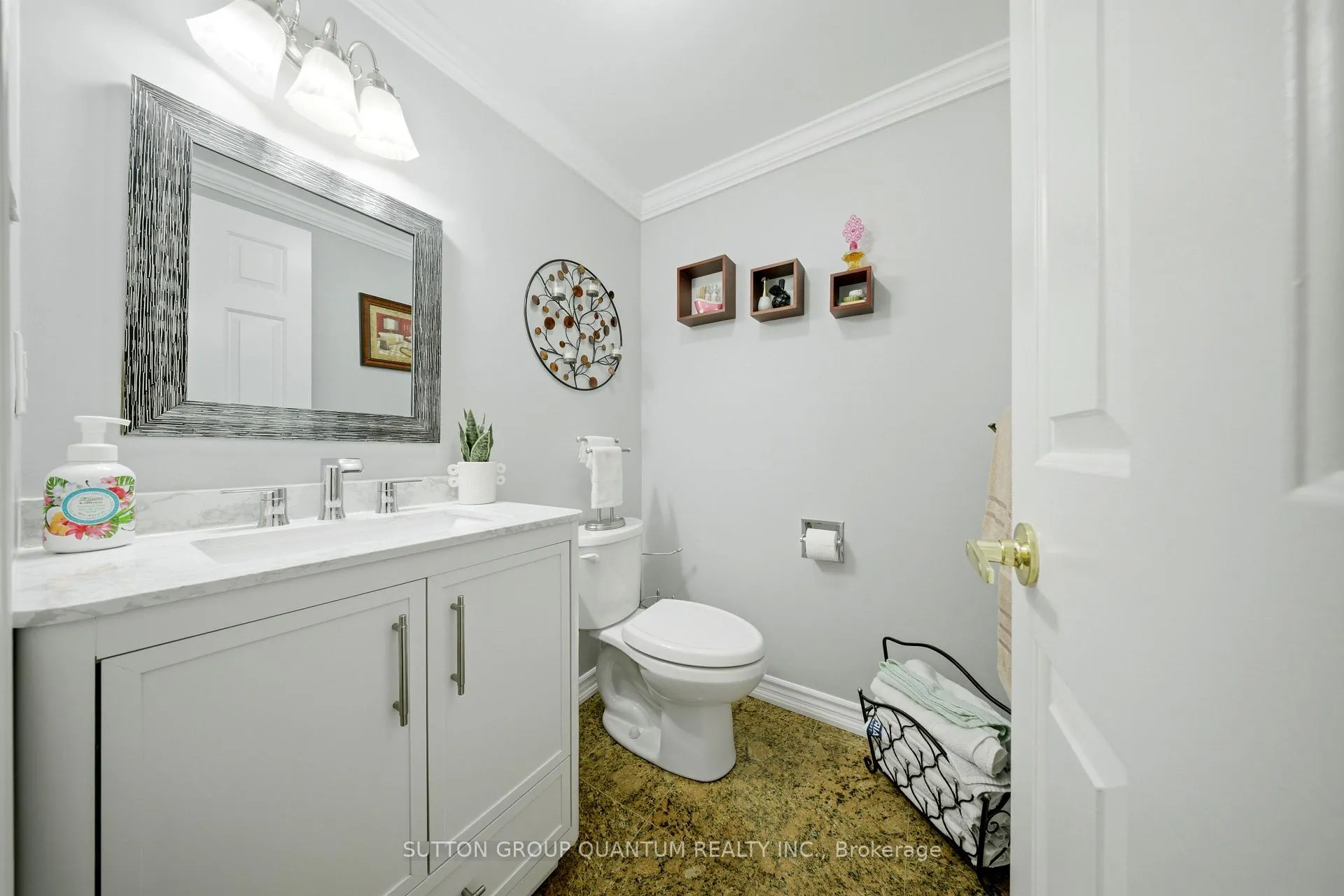 Photo 18 of 276 Lech Walesa Drive, Mississauga, Fairview — HOMEH