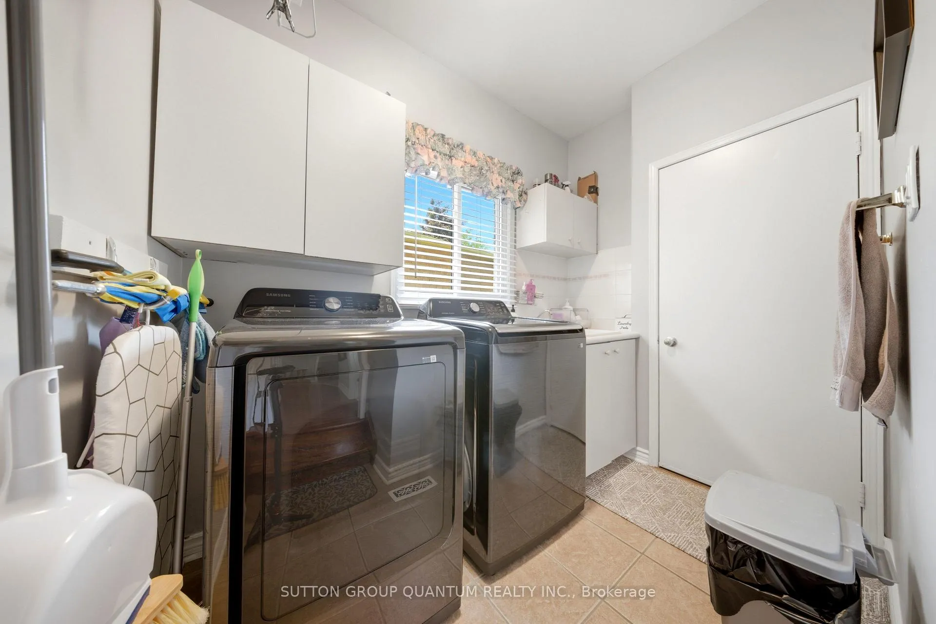 Photo 19 of 276 Lech Walesa Drive, Mississauga, Fairview — HOMEH
