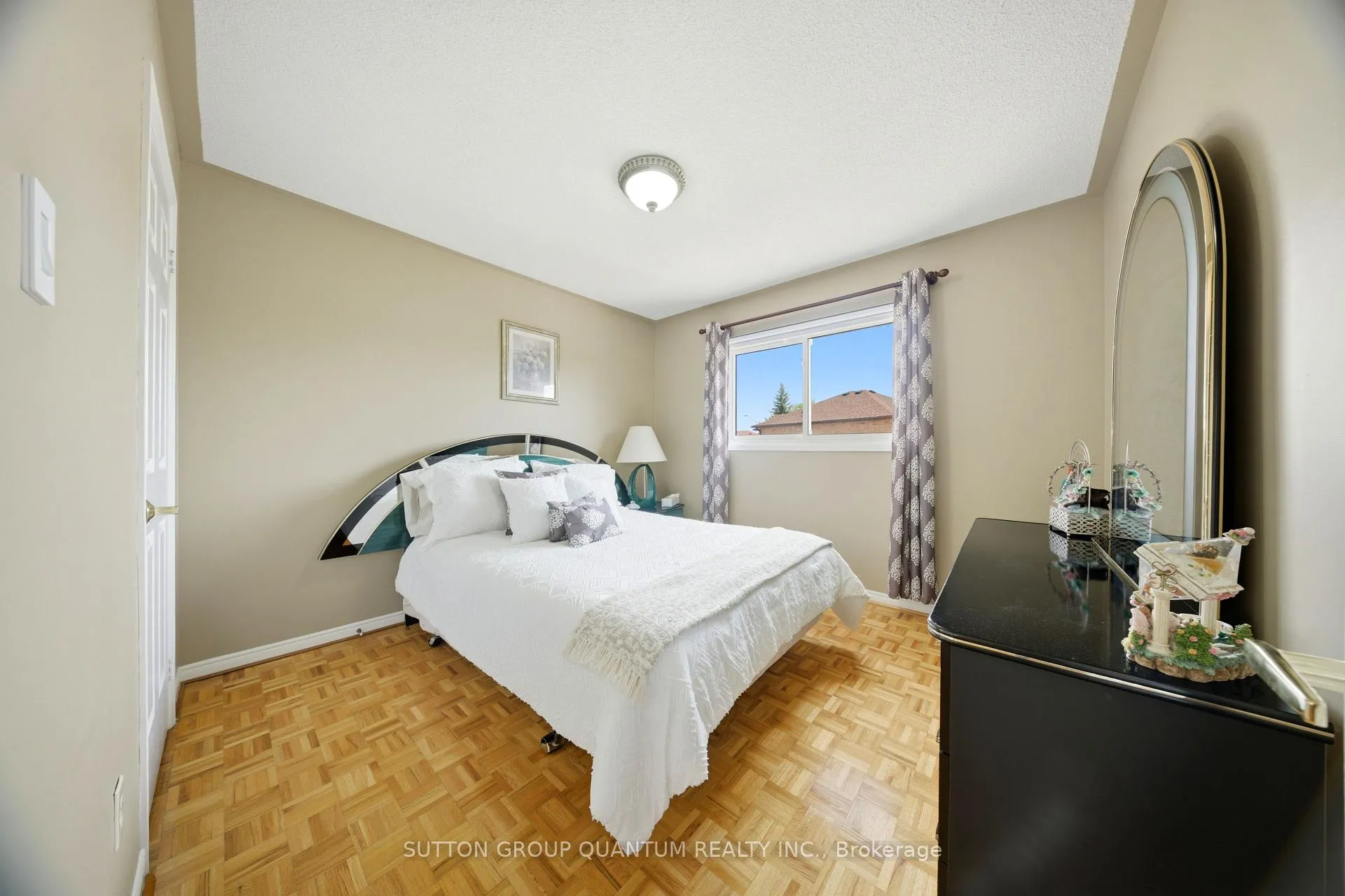 Photo 22 of 276 Lech Walesa Drive, Mississauga, Fairview — HOMEH