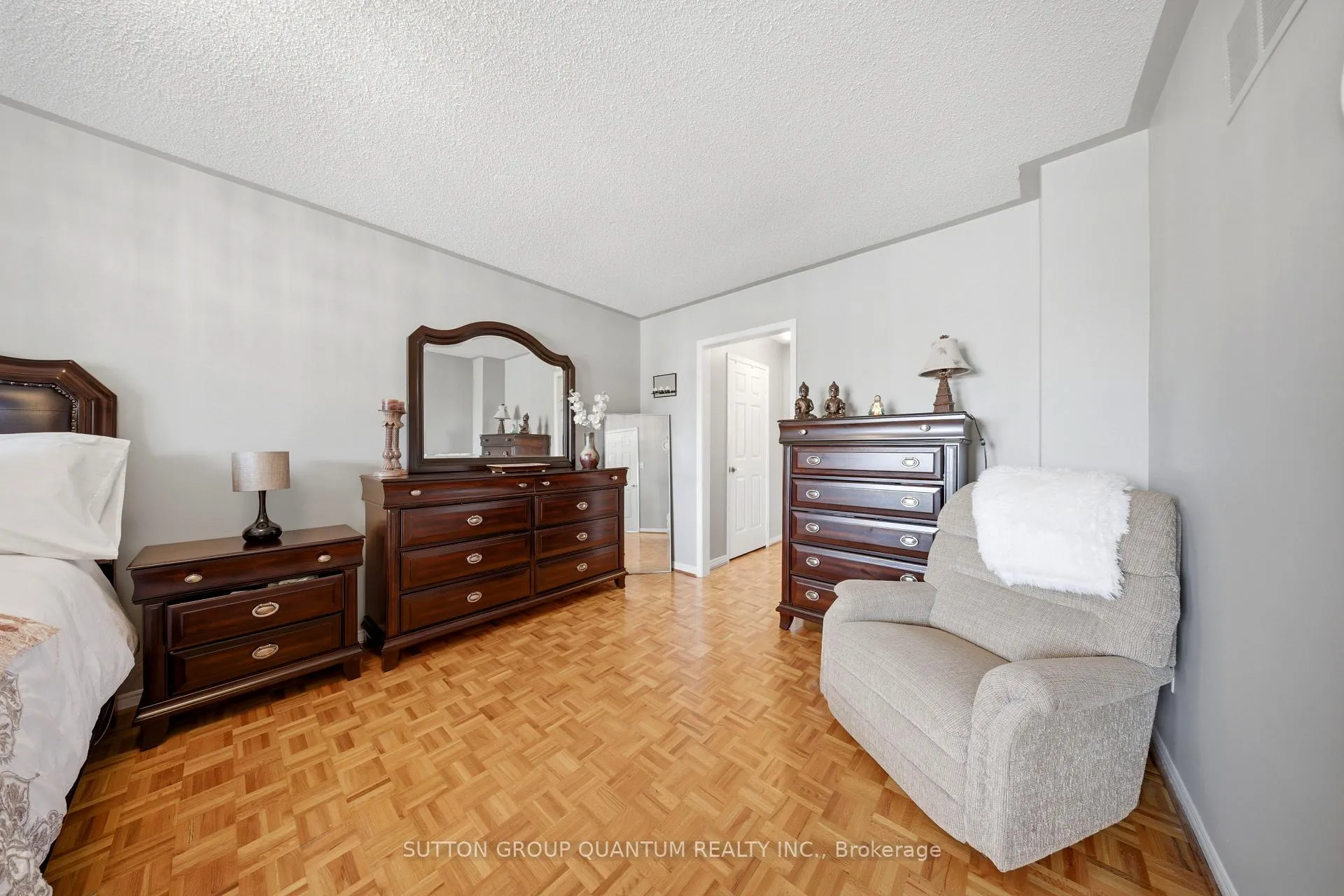 Photo 27 of 276 Lech Walesa Drive, Mississauga, Fairview — HOMEH