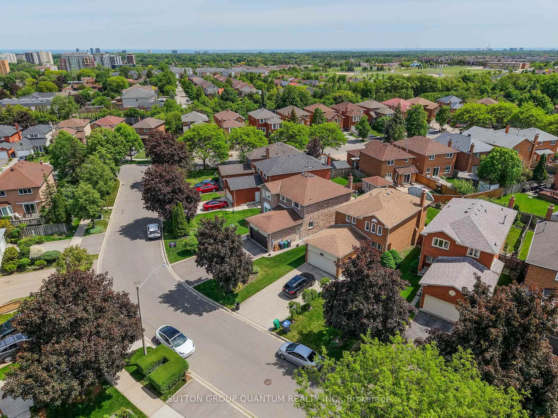 Photo 46 of 276 Lech Walesa Drive, Mississauga, Fairview — HOMEH
