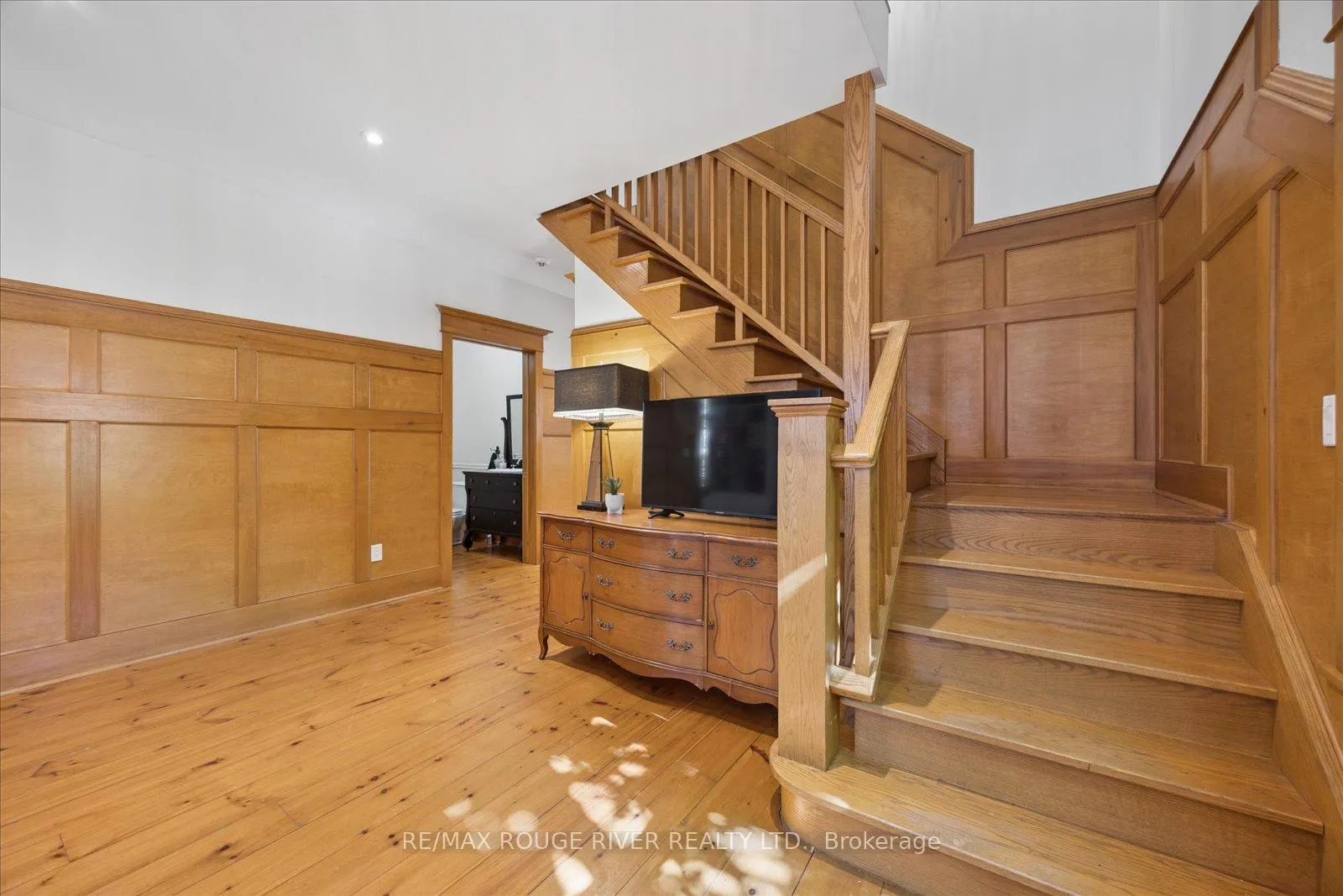 Photo 11 of 30 Springbank Avenue, Scarborough, Birchcliffe-Cliffside — HOMEH