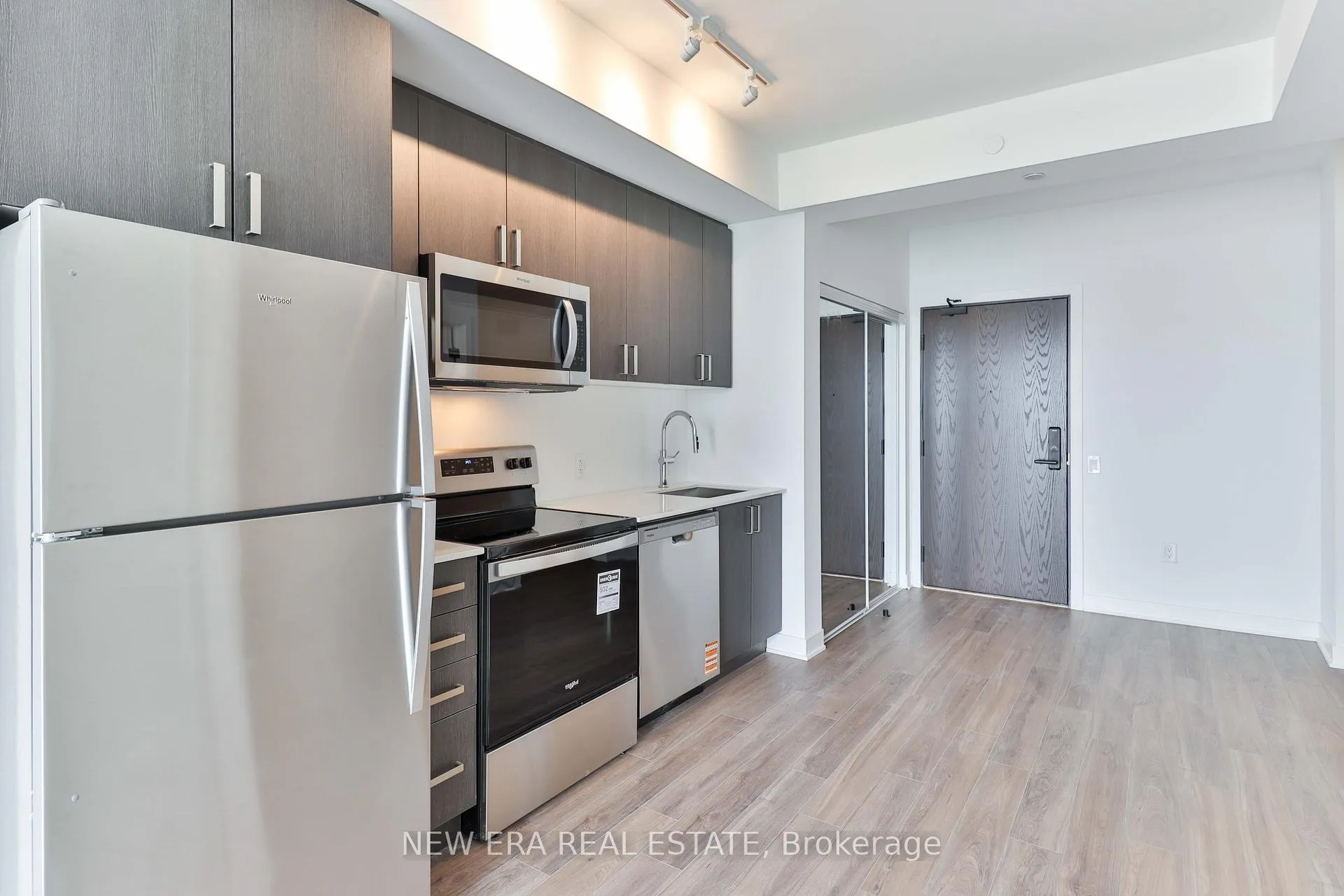 Photo 5 of Unit 1408, 2782 Barton Street E, Hamilton, Riverdale — HOMEH