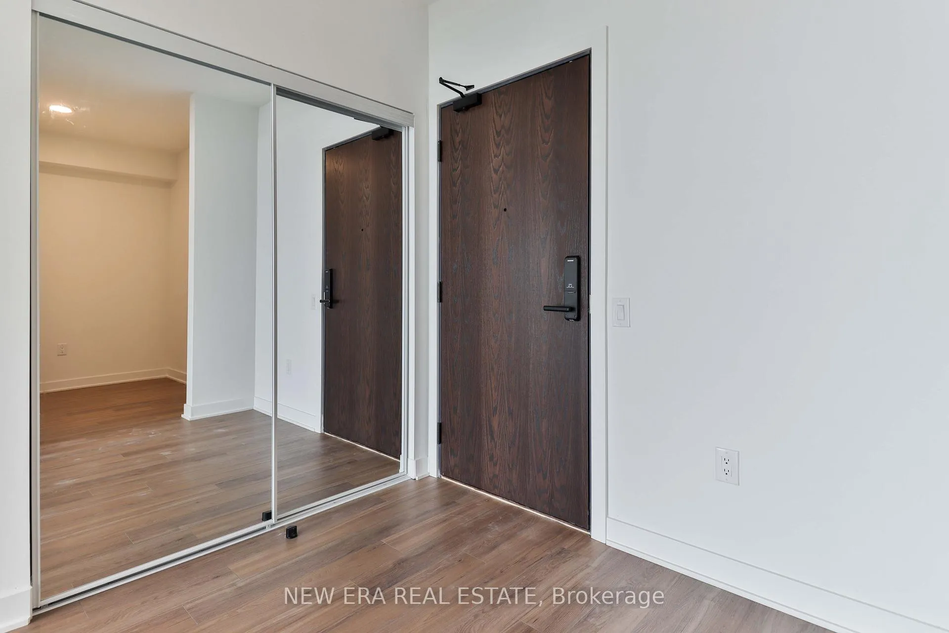 Photo 9 of Unit 1408, 2782 Barton Street E, Hamilton, Riverdale — HOMEH