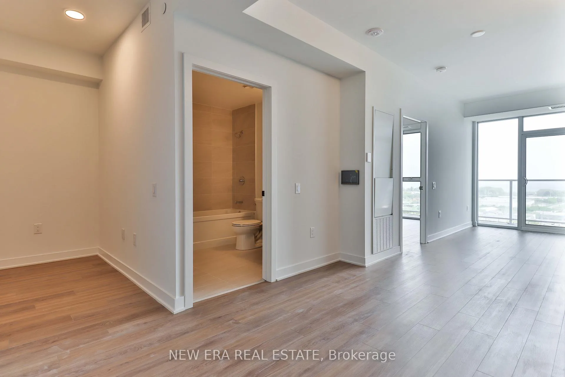Photo 10 of Unit 1408, 2782 Barton Street E, Hamilton, Riverdale — HOMEH