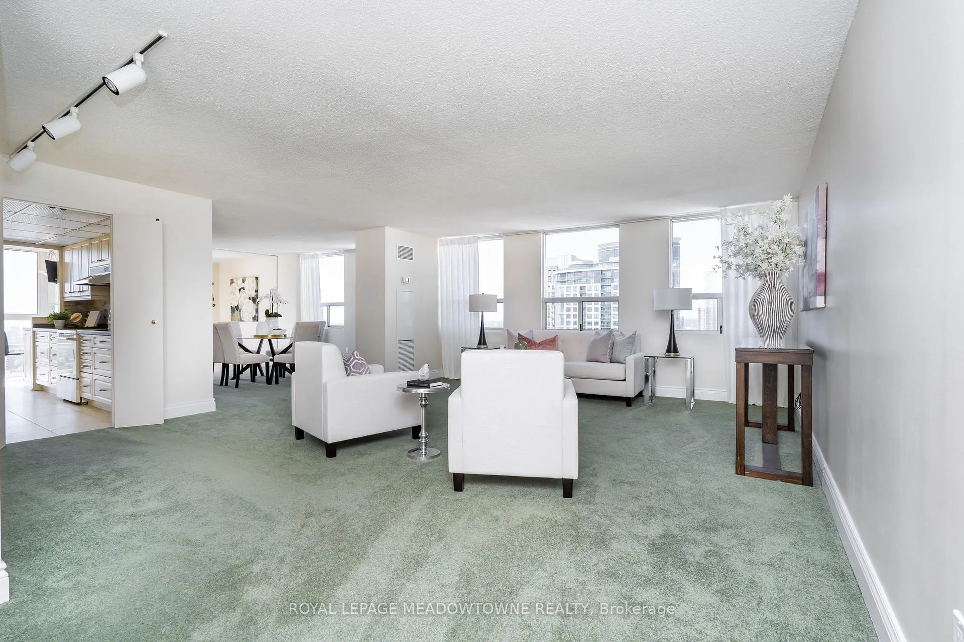 Photo 11 of Unit 3303, 3650 Kaneff Crescent, Mississauga, Mississauga Valleys — HOMEH