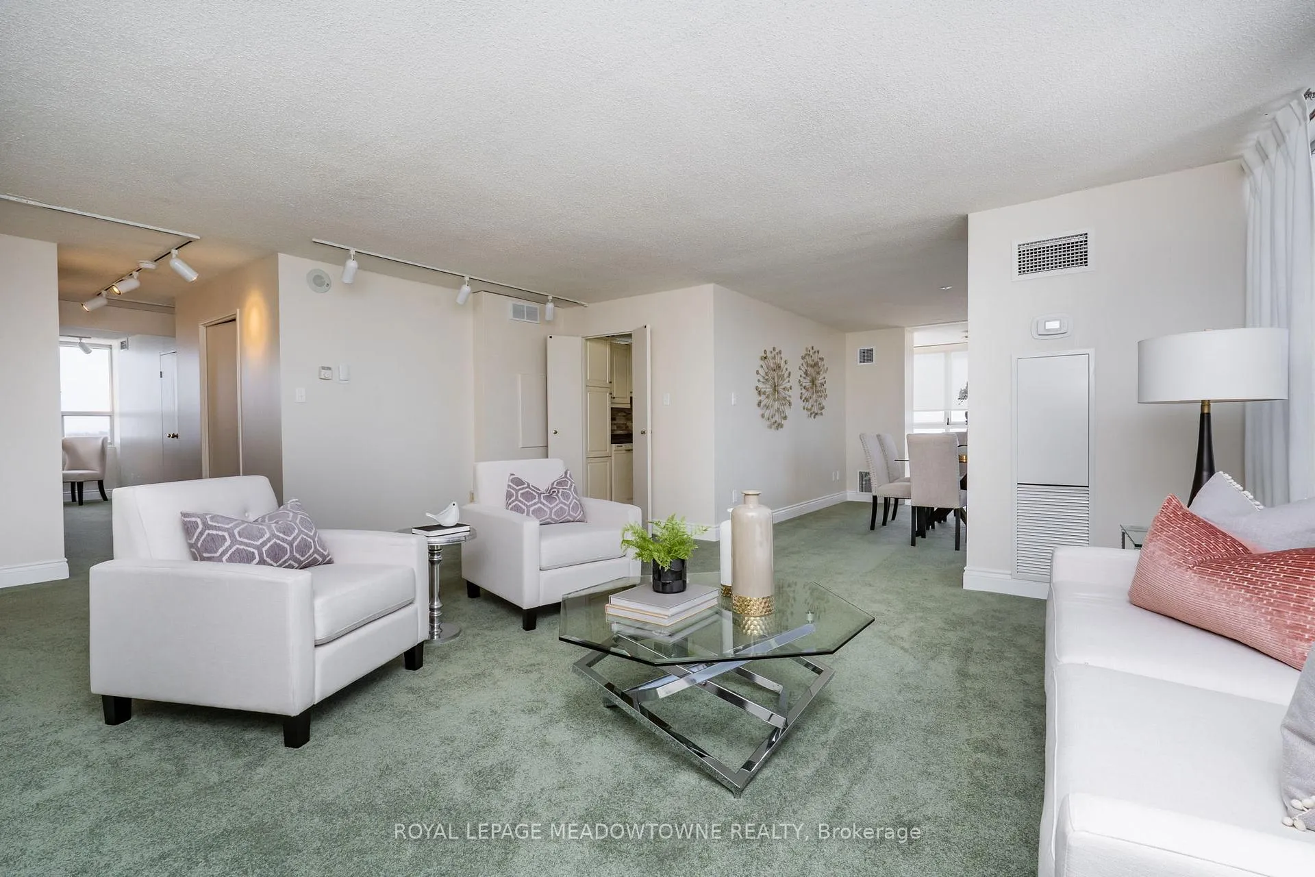 Photo 14 of Unit 3303, 3650 Kaneff Crescent, Mississauga, Mississauga Valleys — HOMEH