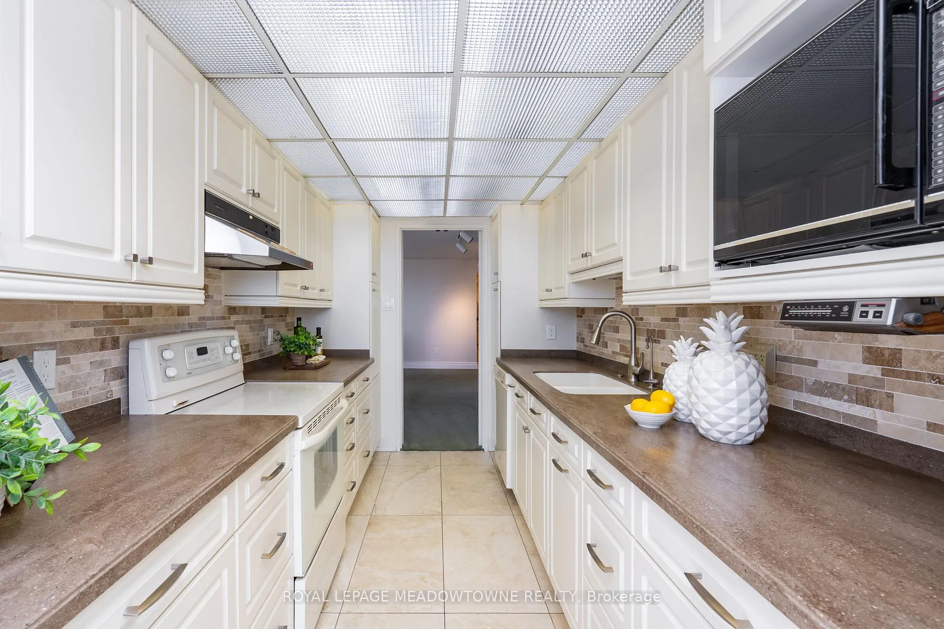 Photo 21 of Unit 3303, 3650 Kaneff Crescent, Mississauga, Mississauga Valleys — HOMEH