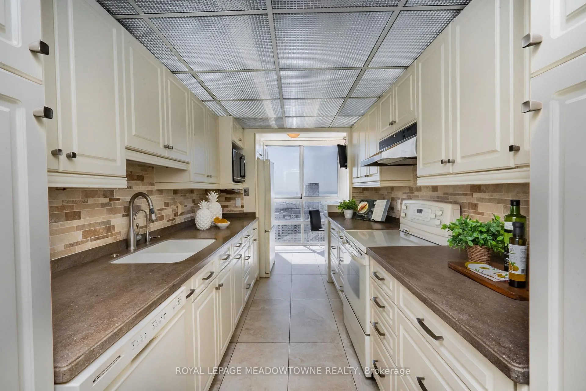 Photo 22 of Unit 3303, 3650 Kaneff Crescent, Mississauga, Mississauga Valleys — HOMEH