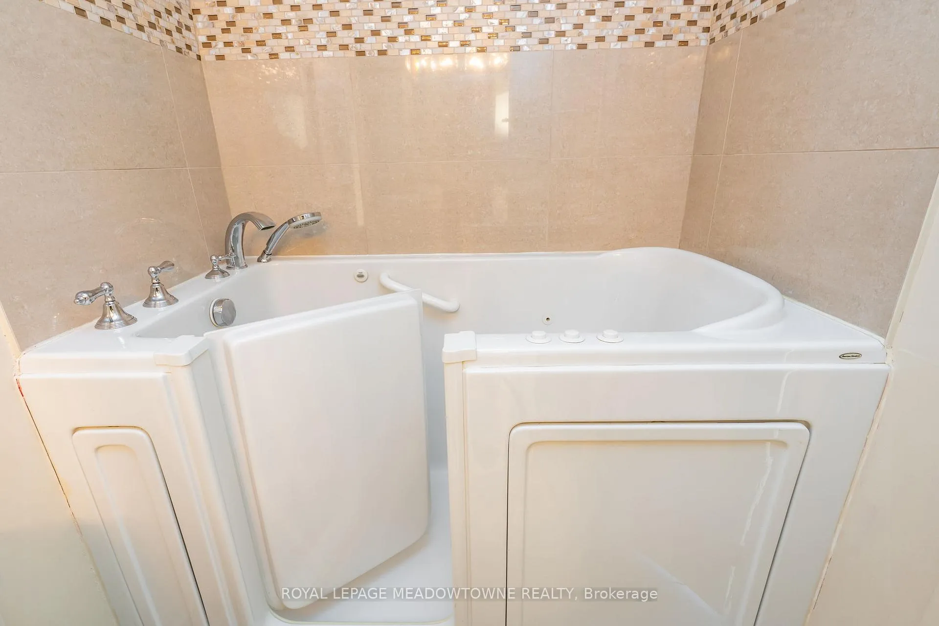 Photo 31 of Unit 3303, 3650 Kaneff Crescent, Mississauga, Mississauga Valleys — HOMEH