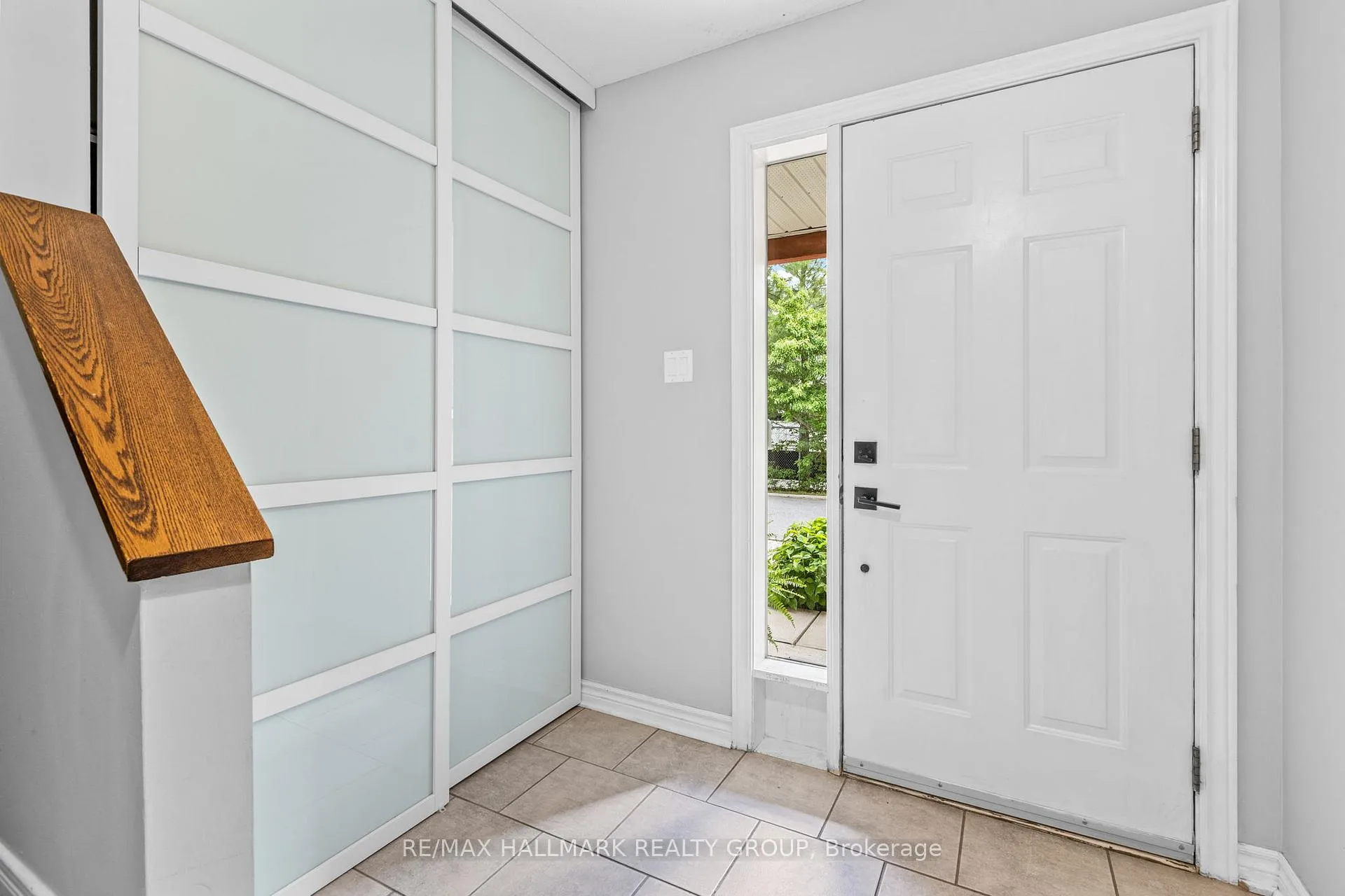 Photo 4 of 125 Arcola Private, Ottawa, Overbrook/Castle Heights — HOMEH