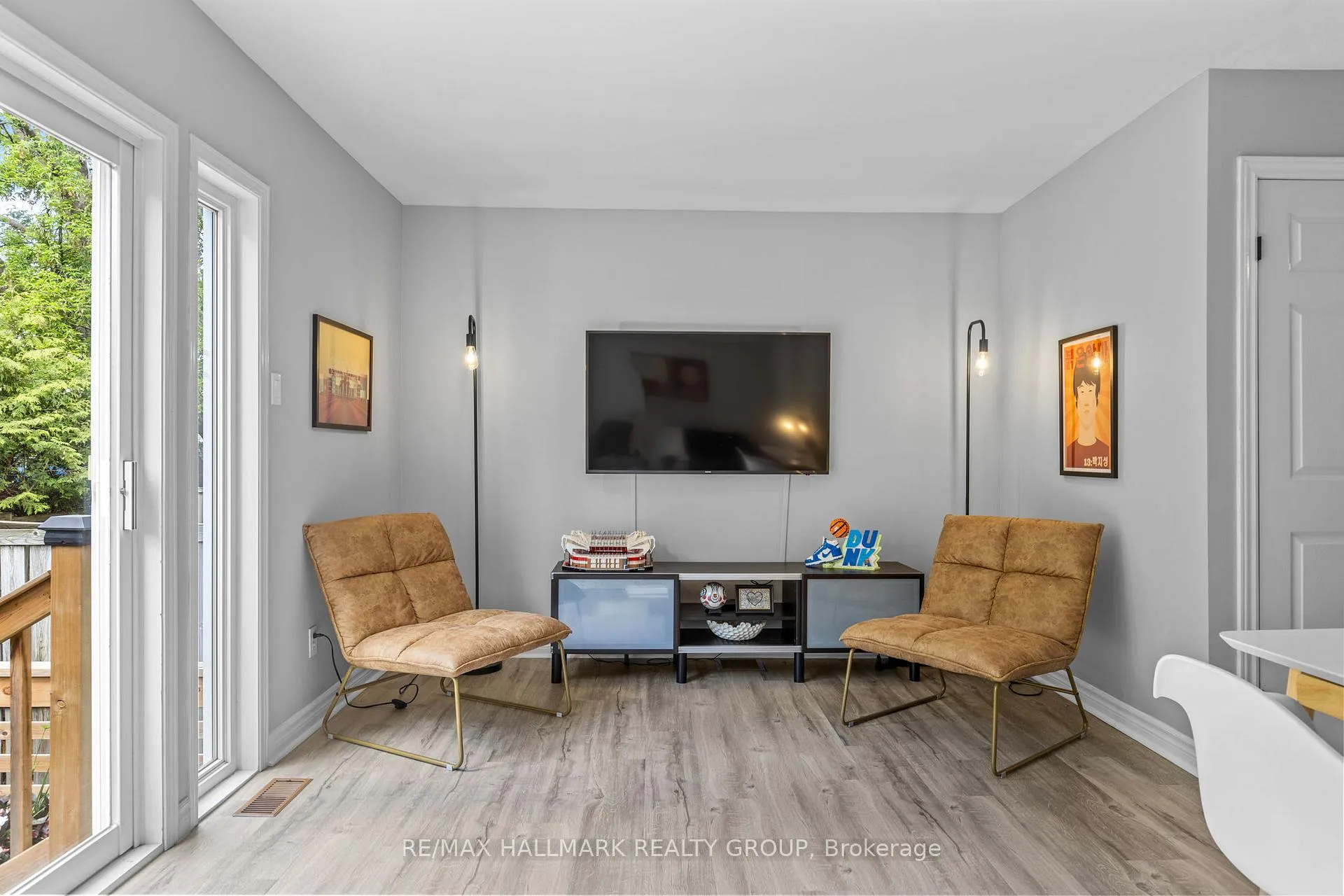 Photo 6 of 125 Arcola Private, Ottawa, Overbrook/Castle Heights — HOMEH
