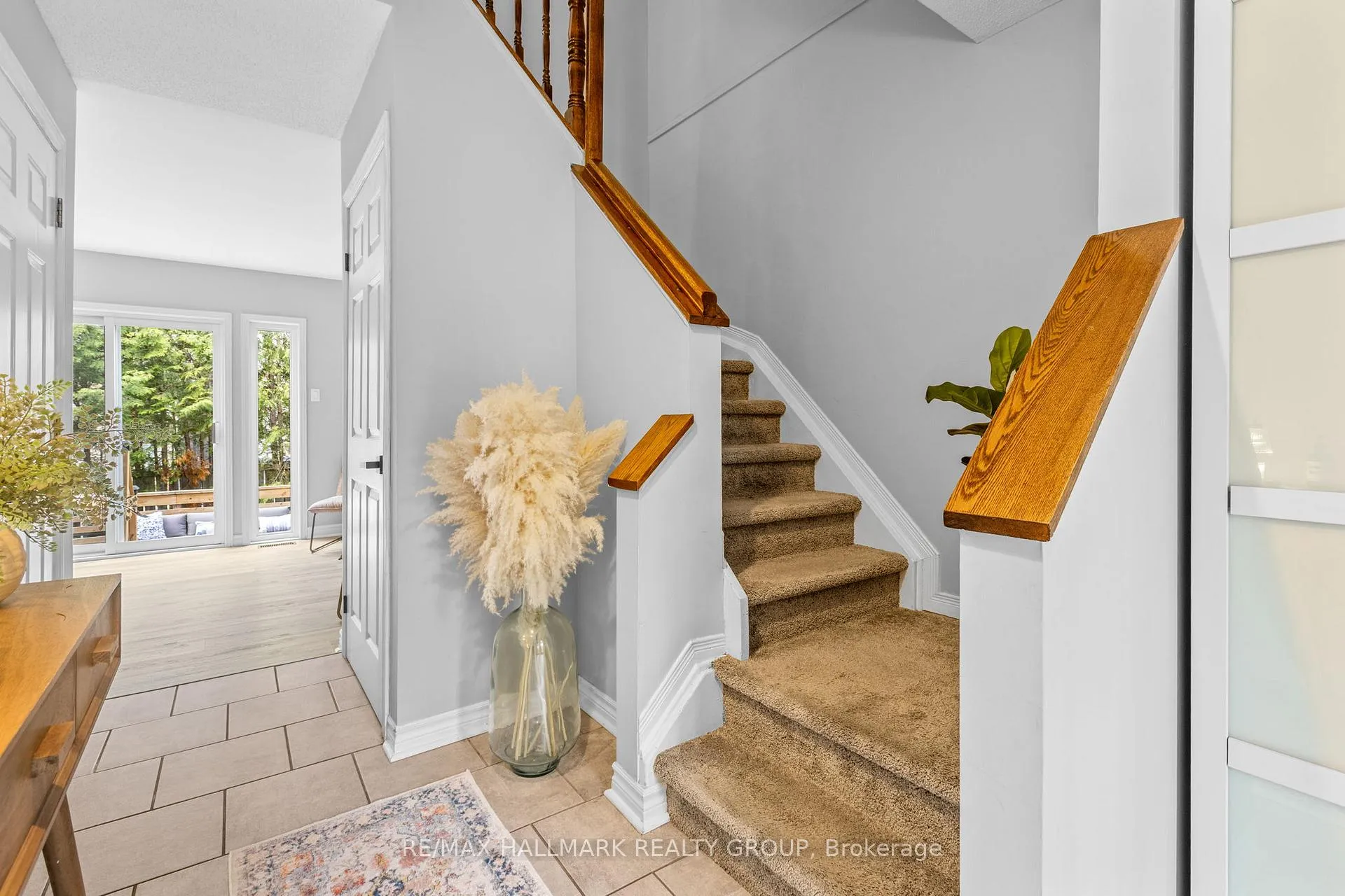 Photo 8 of 125 Arcola Private, Ottawa, Overbrook/Castle Heights — HOMEH