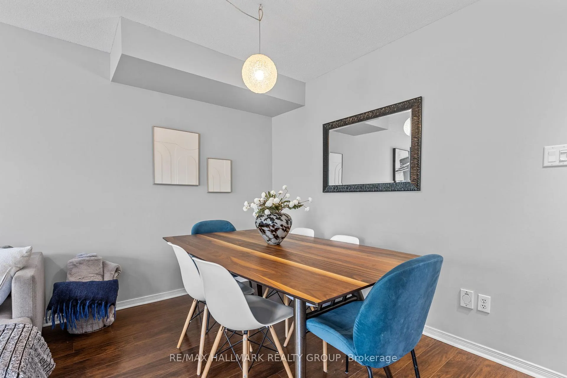 Photo 11 of 125 Arcola Private, Ottawa, Overbrook/Castle Heights — HOMEH