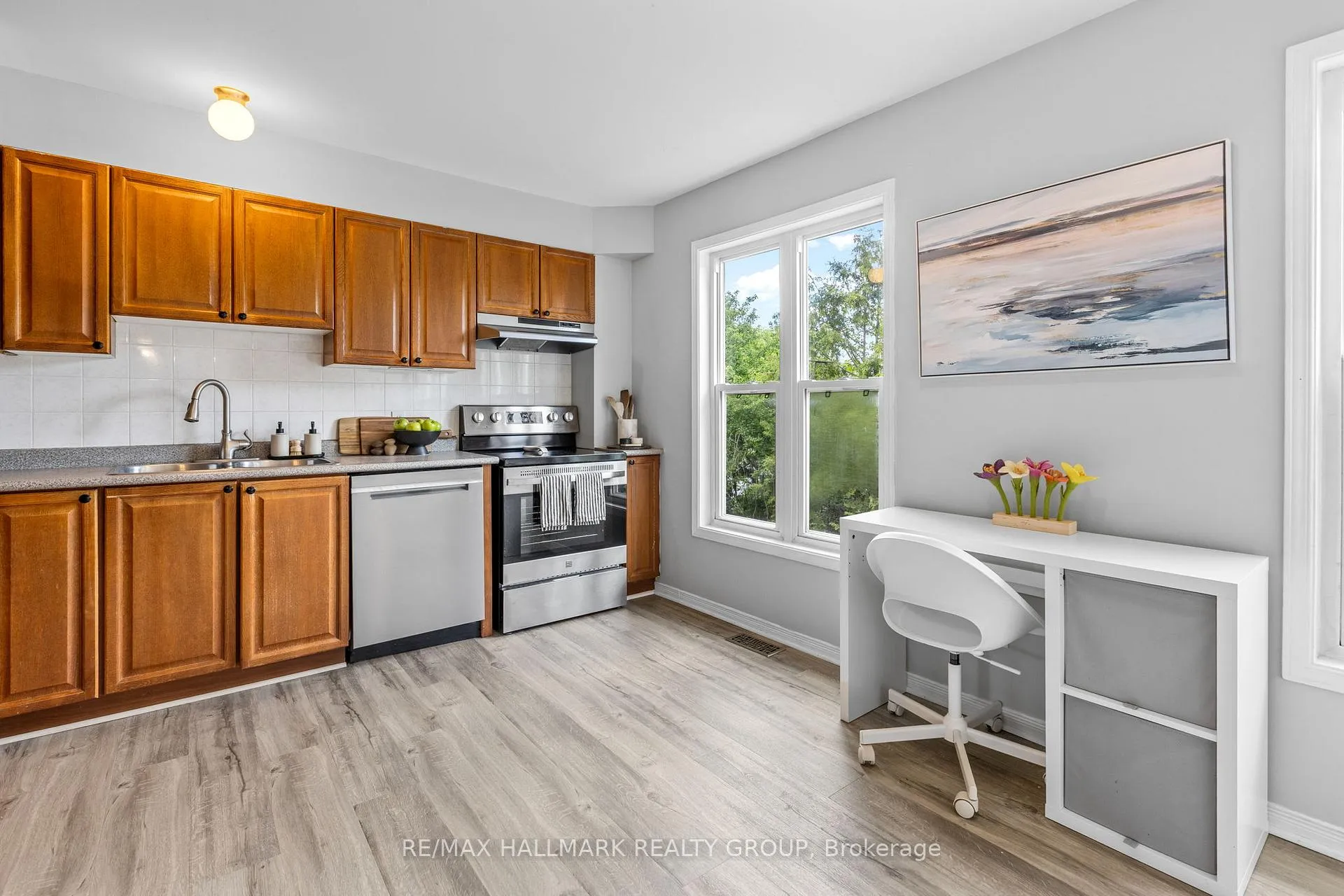 Photo 14 of 125 Arcola Private, Ottawa, Overbrook/Castle Heights — HOMEH