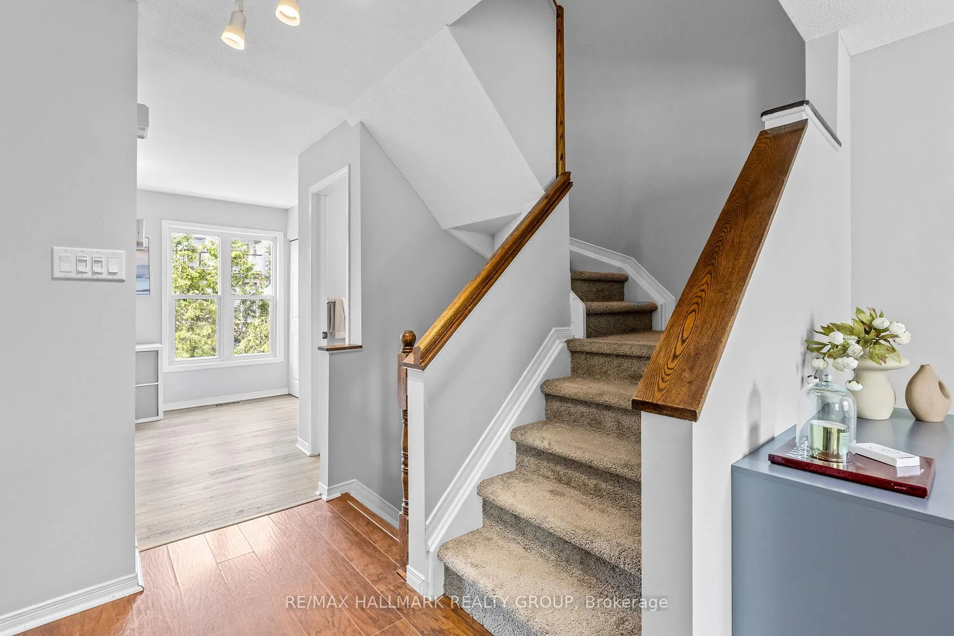 Photo 18 of 125 Arcola Private, Ottawa, Overbrook/Castle Heights — HOMEH