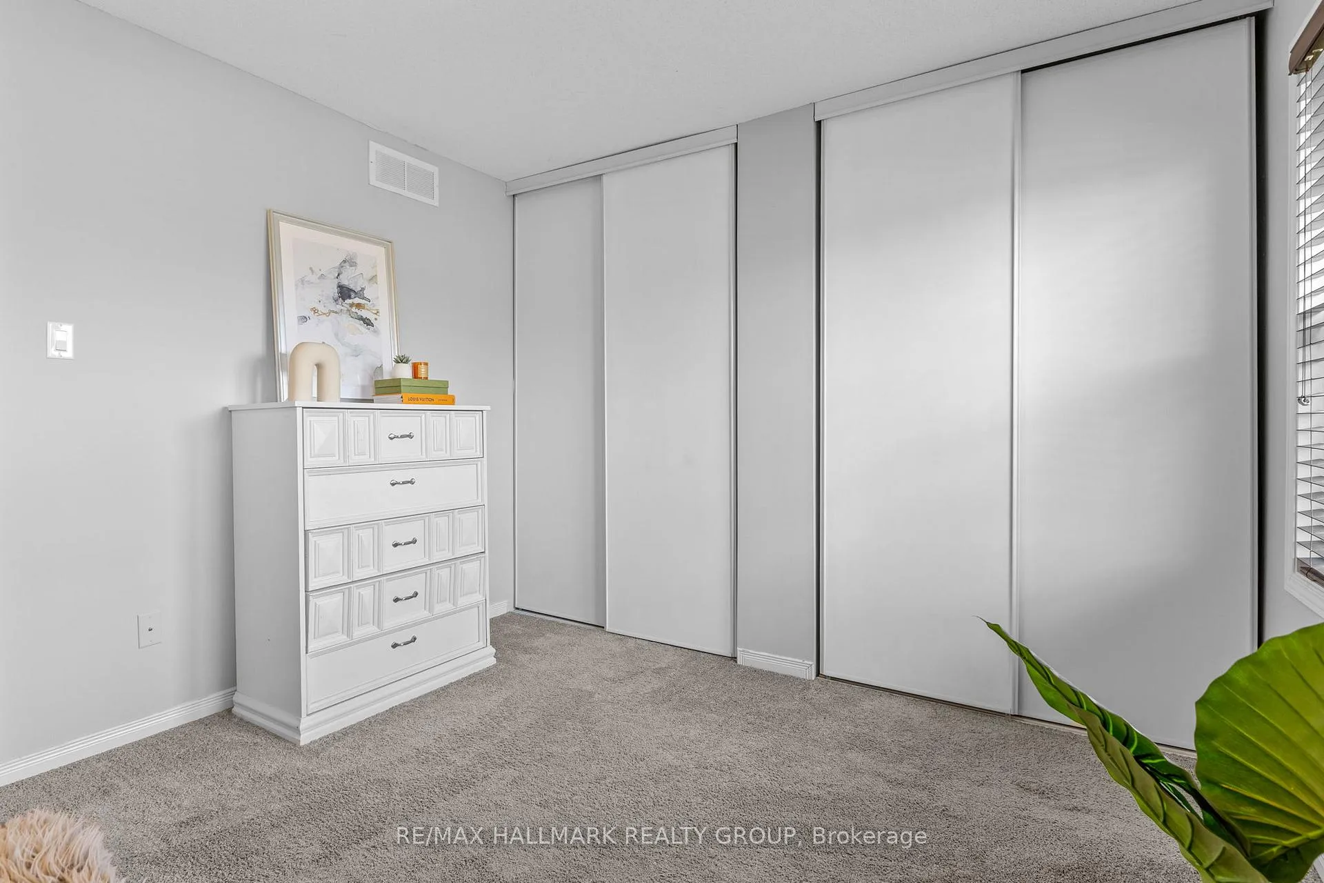 Photo 21 of 125 Arcola Private, Ottawa, Overbrook/Castle Heights — HOMEH