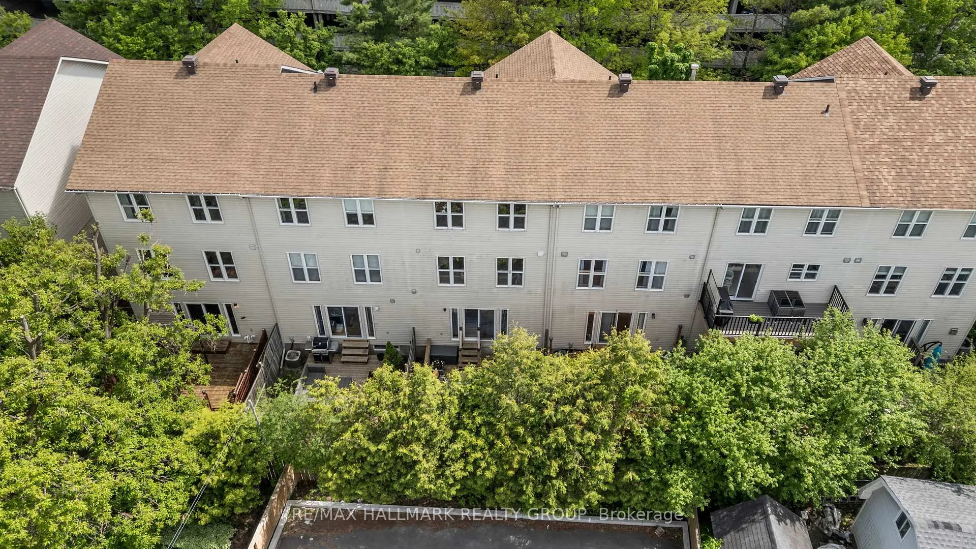 Photo 33 of 125 Arcola Private, Ottawa, Overbrook/Castle Heights — HOMEH
