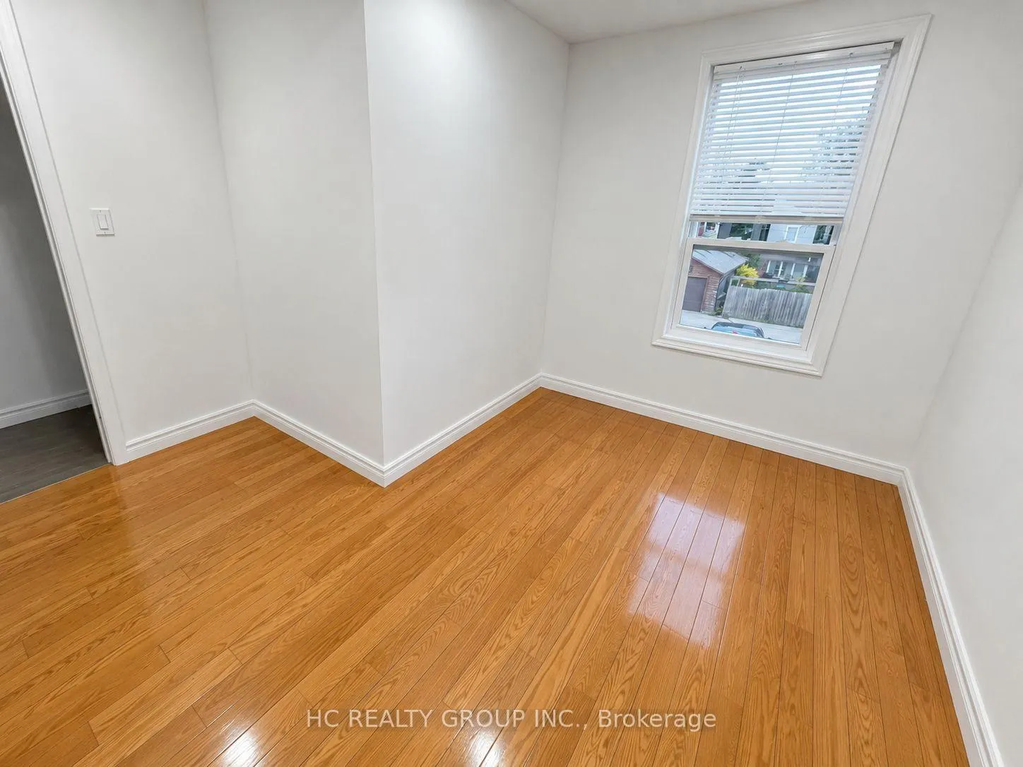 Photo 2 of 653 Bathurst Street, Toronto, University — HOMEH
