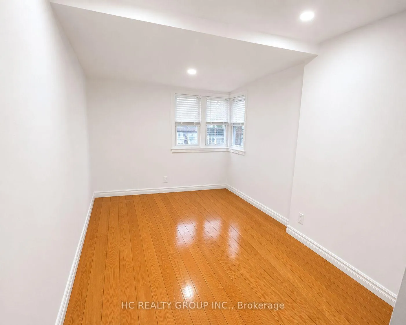 Photo 4 of 653 Bathurst Street, Toronto, University — HOMEH
