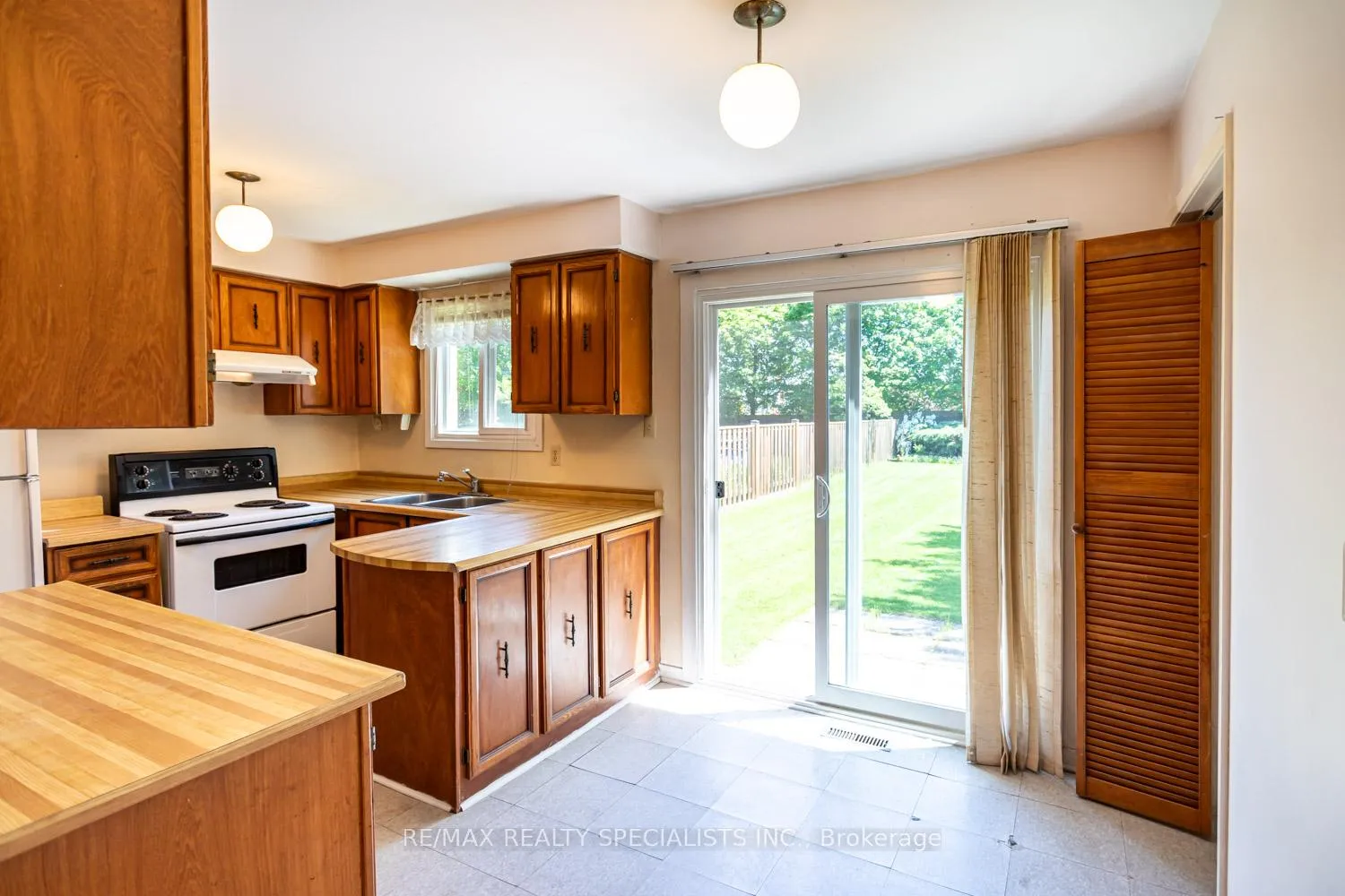Photo 14 of 840 Messenger Meadow Drive, Mississauga, Creditview — HOMEH