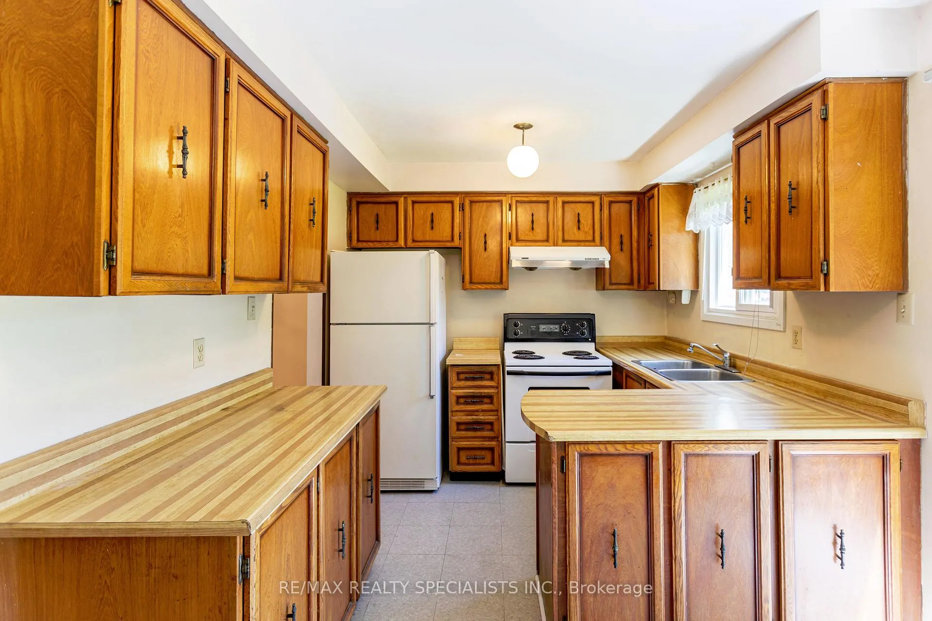 Photo 16 of 840 Messenger Meadow Drive, Mississauga, Creditview — HOMEH