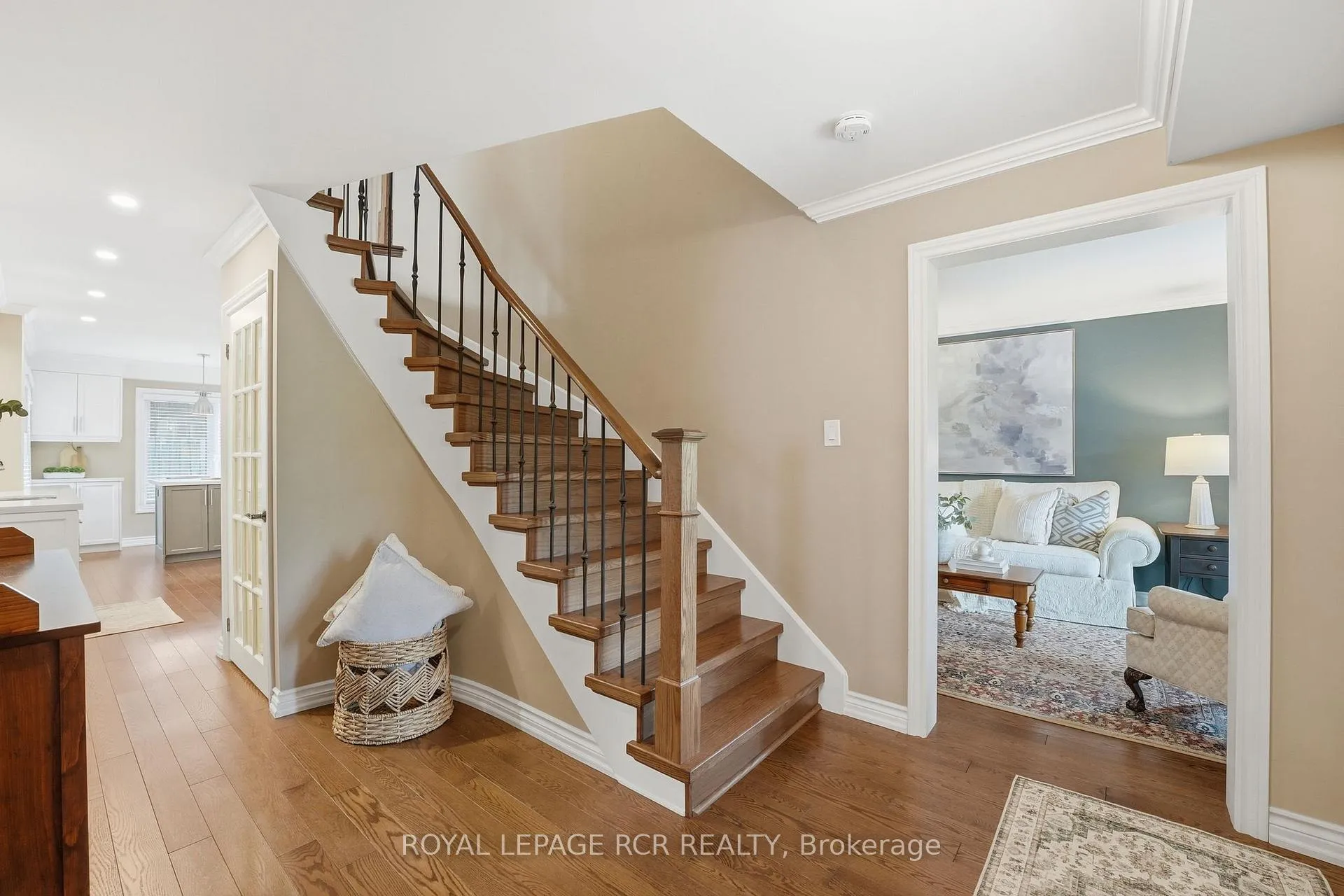 Photo 4 of 40 Moffat Crescent, Aurora, Aurora Heights — HOMEH