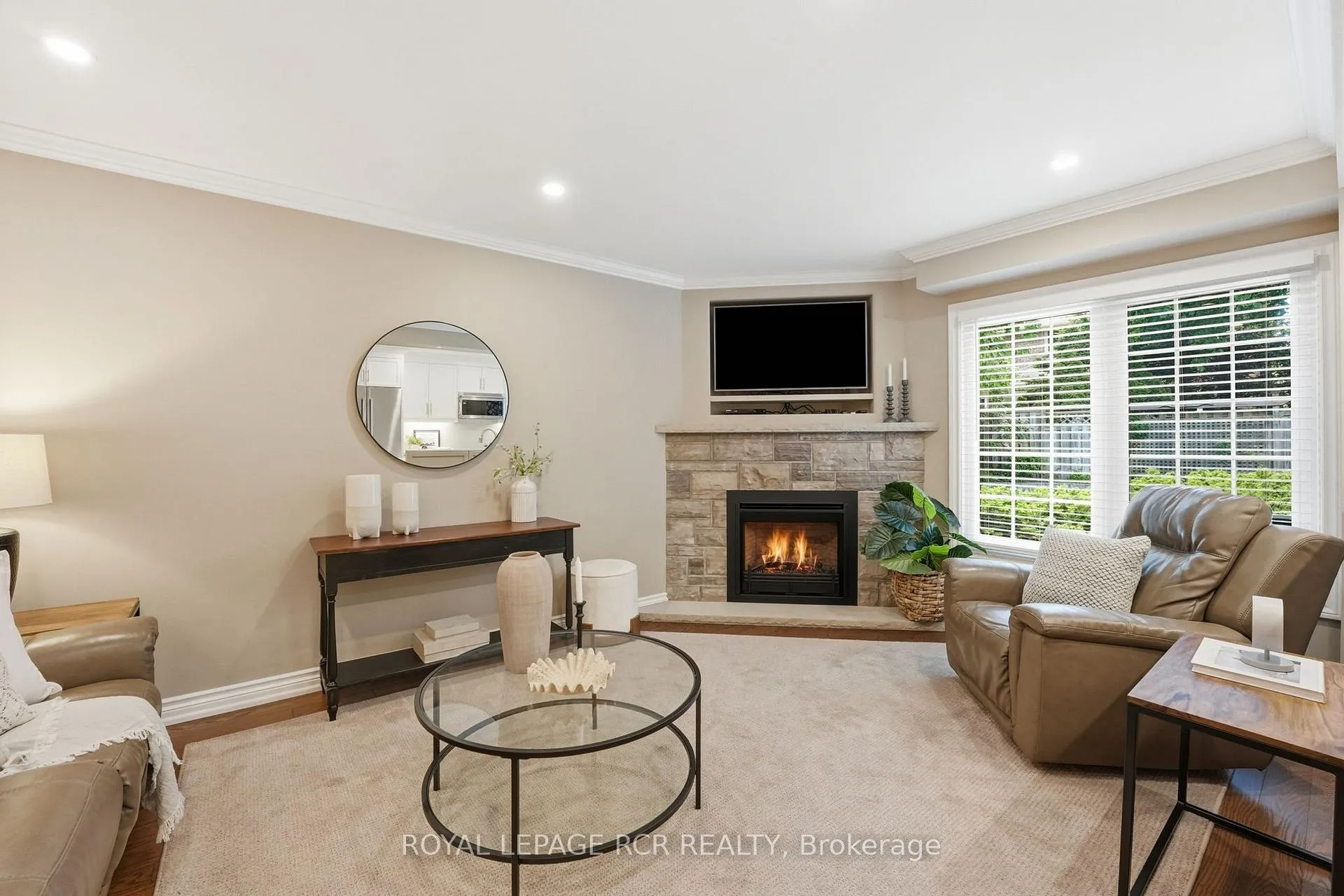 Photo 5 of 40 Moffat Crescent, Aurora, Aurora Heights — HOMEH