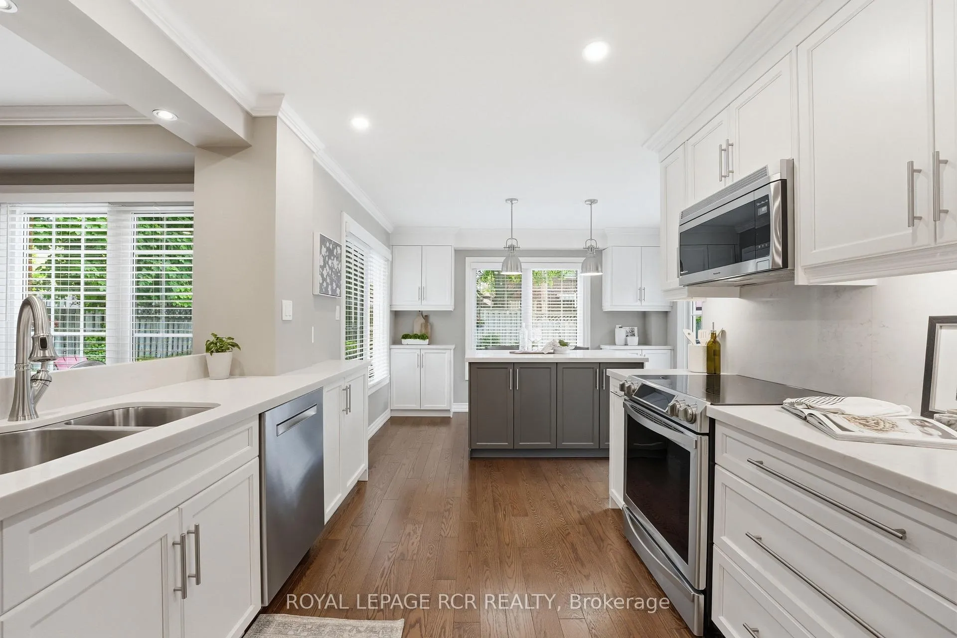 Photo 8 of 40 Moffat Crescent, Aurora, Aurora Heights — HOMEH